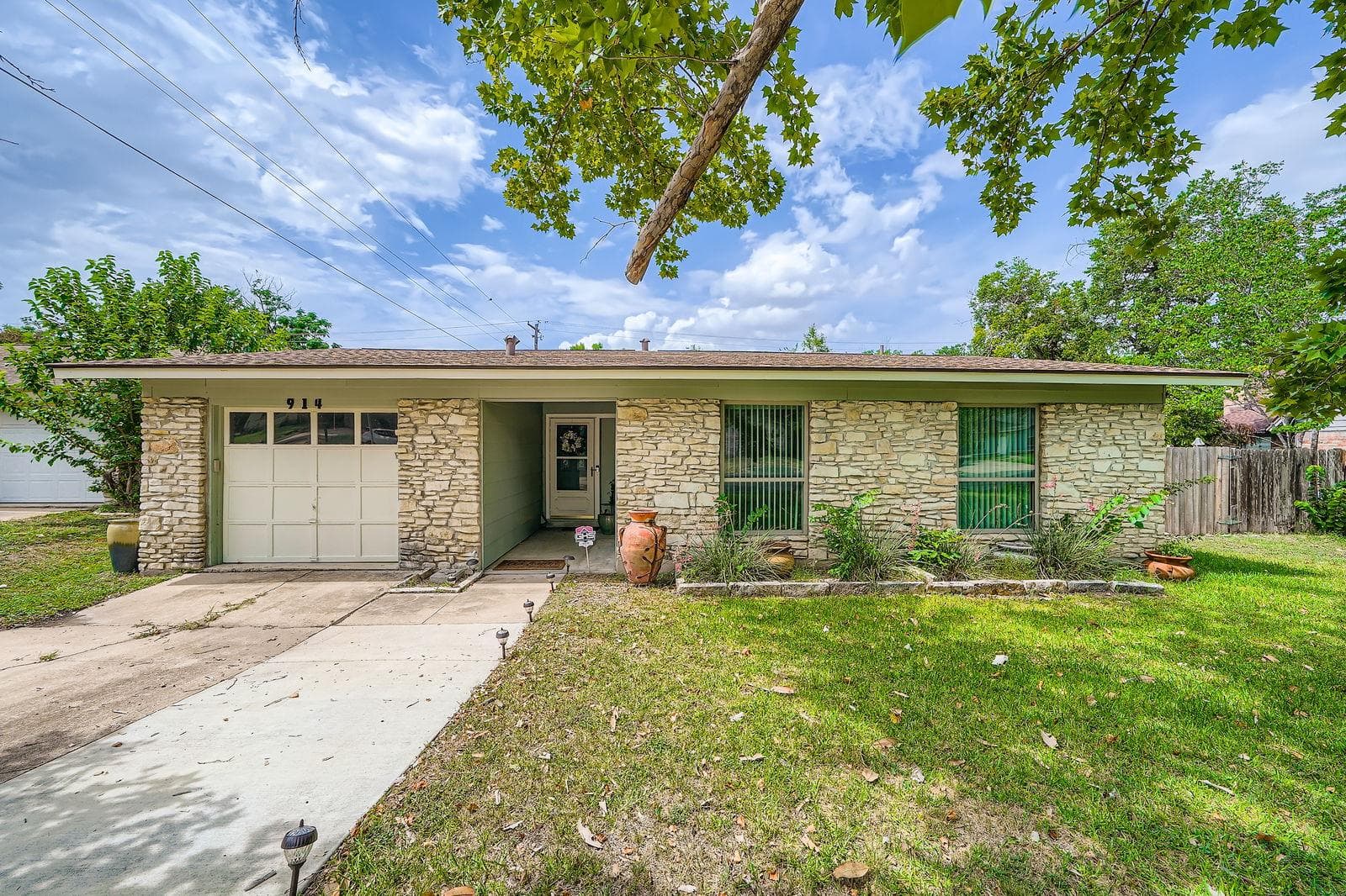 914 Hermitage Dr