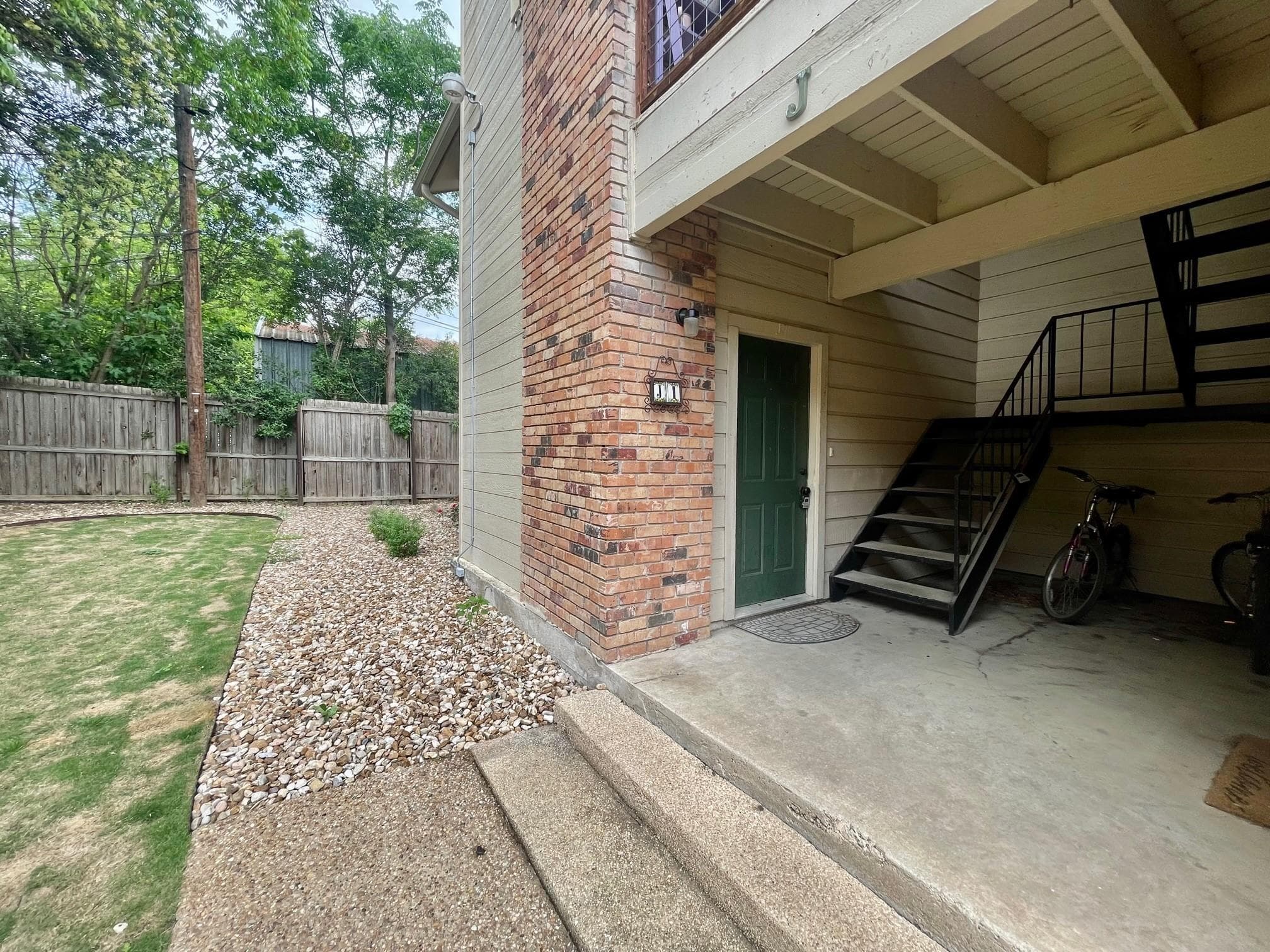 421 W San Antonio St #J1