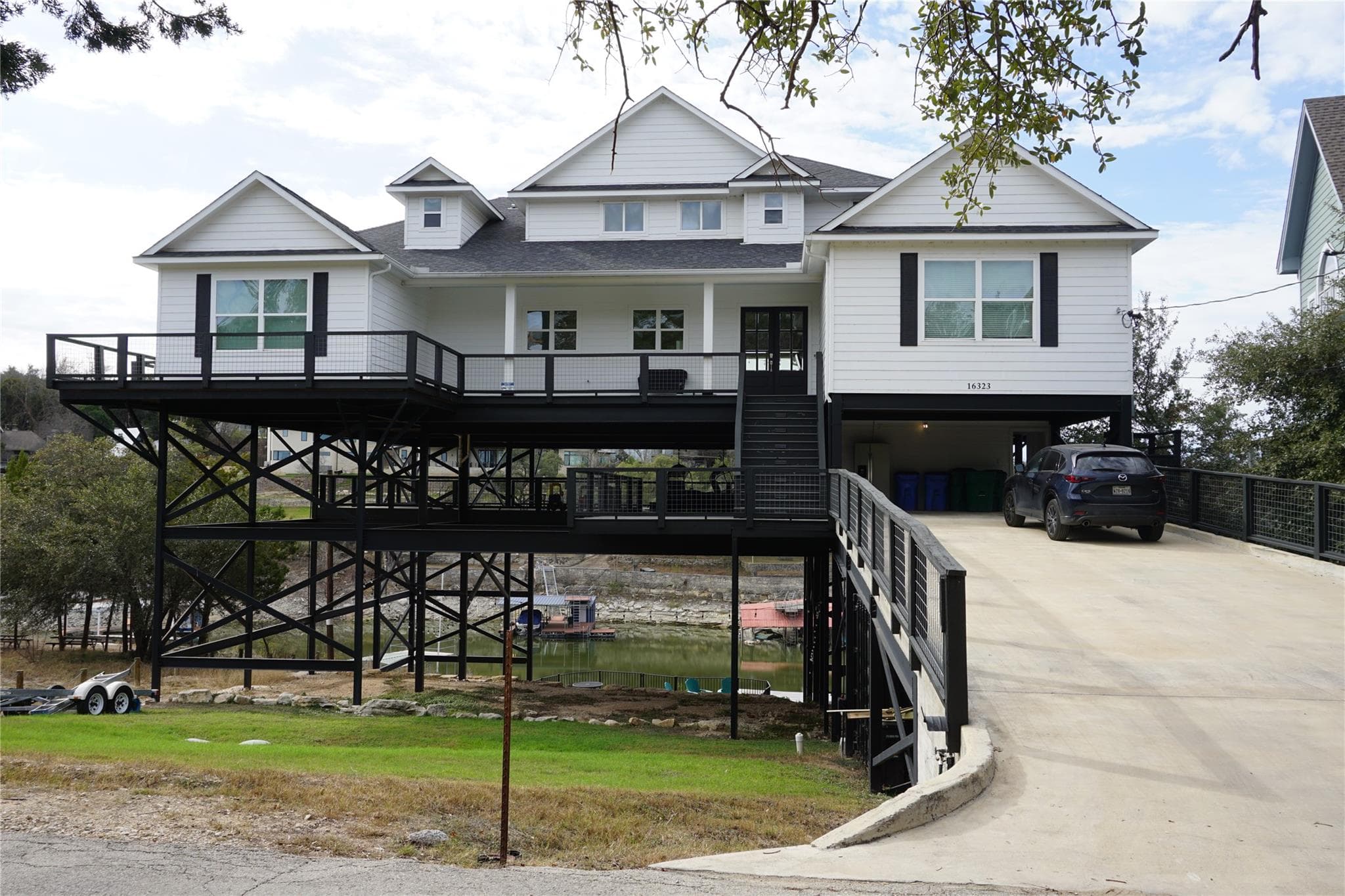 16323 Lake Loop