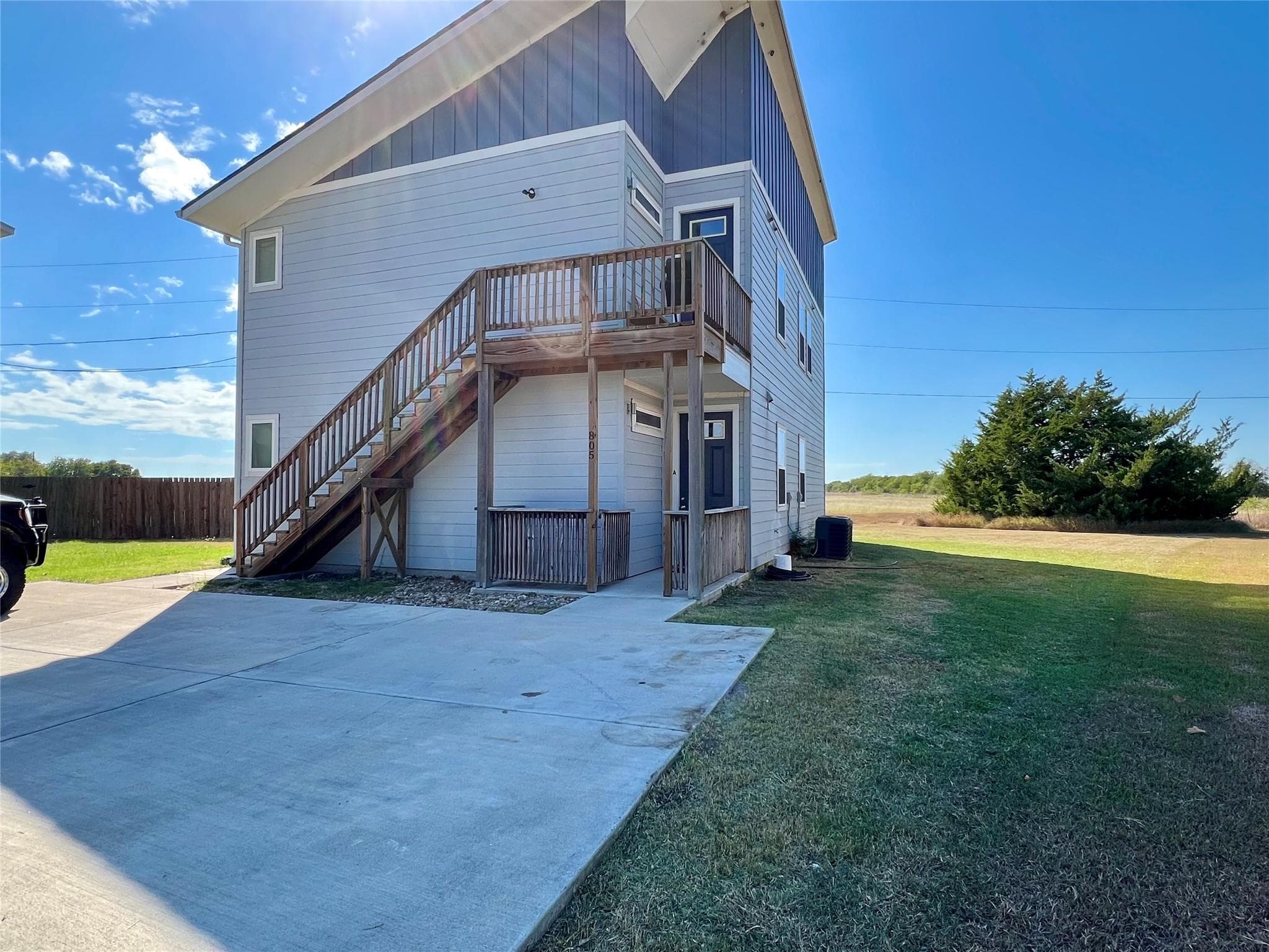 805 Hallie Cv
