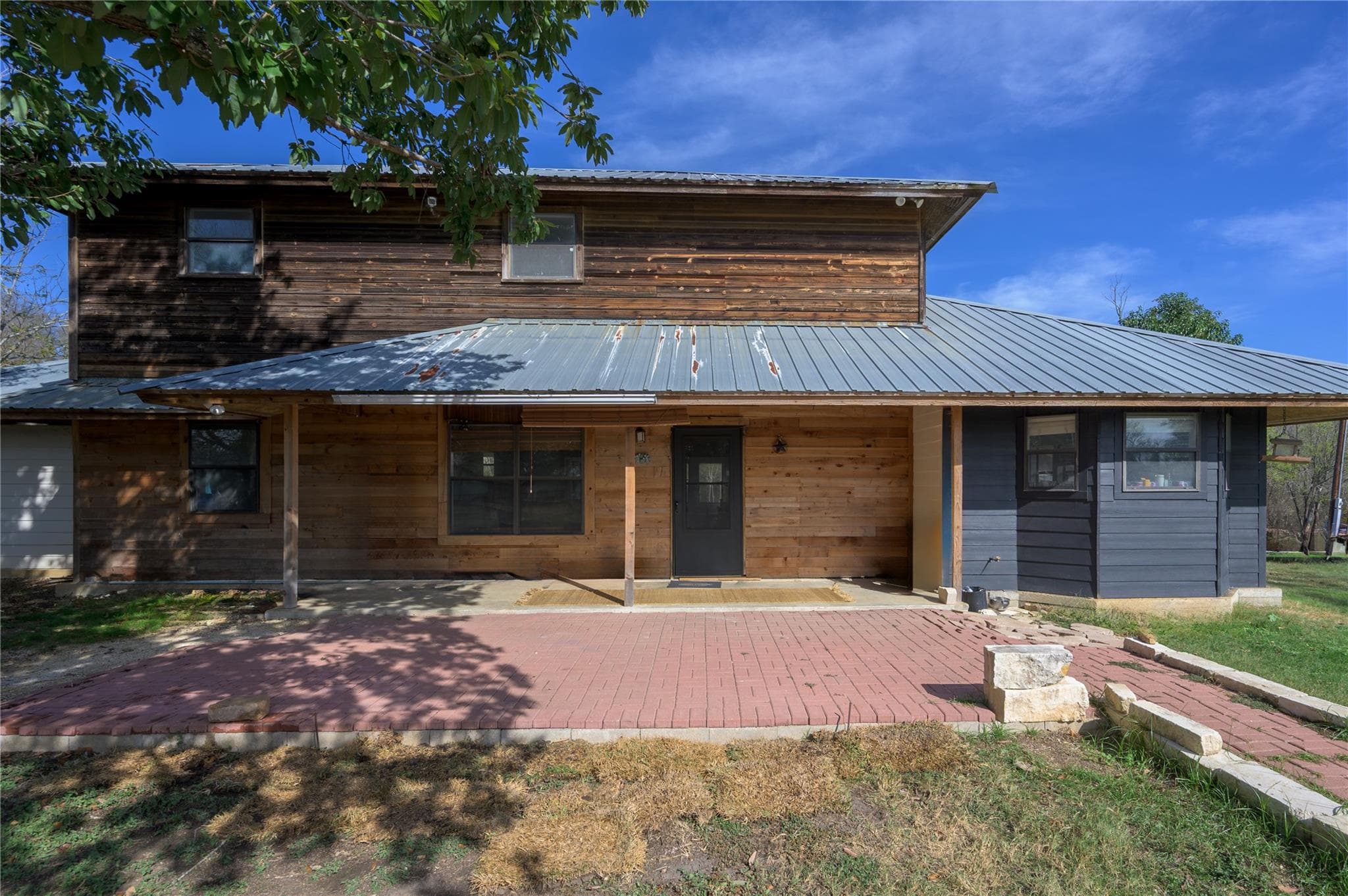 368 Lytton Ln