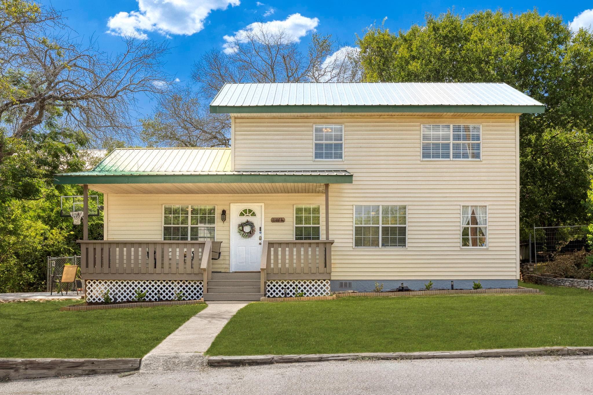 11004 Elm St