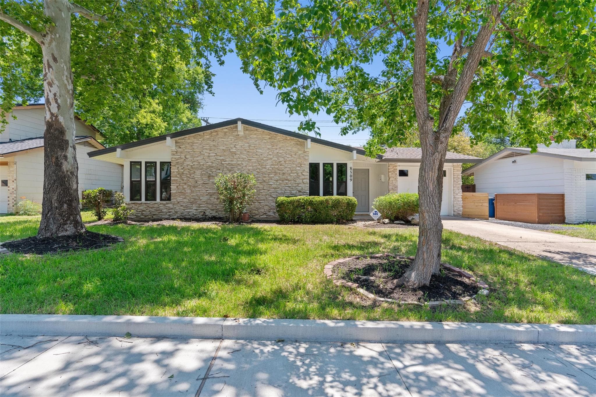 8509 Rockwood Ln