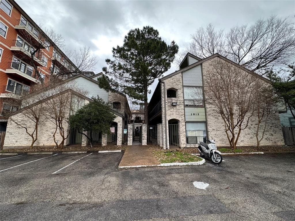 2815 Rio Grande St #205