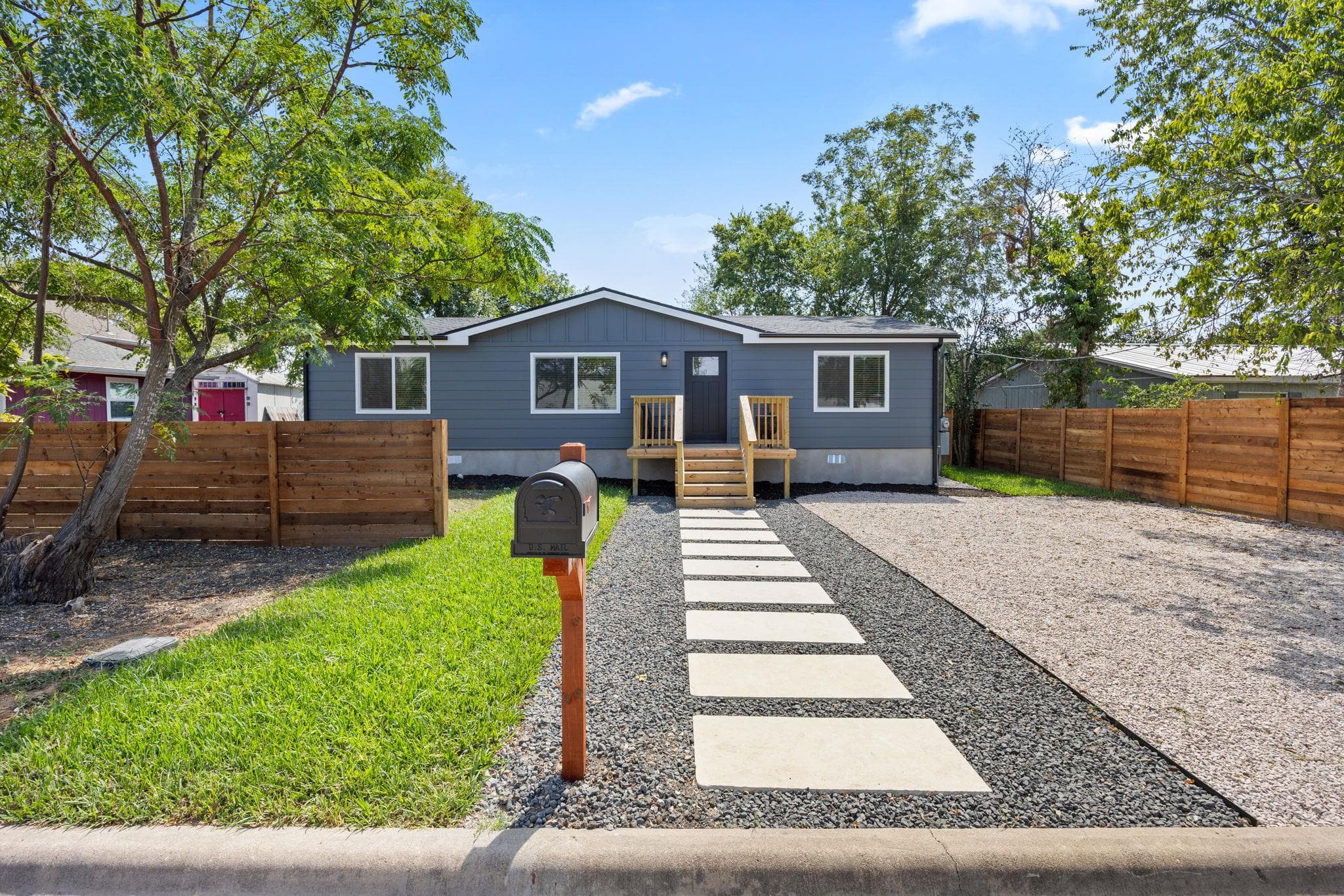 404 E Pecan St