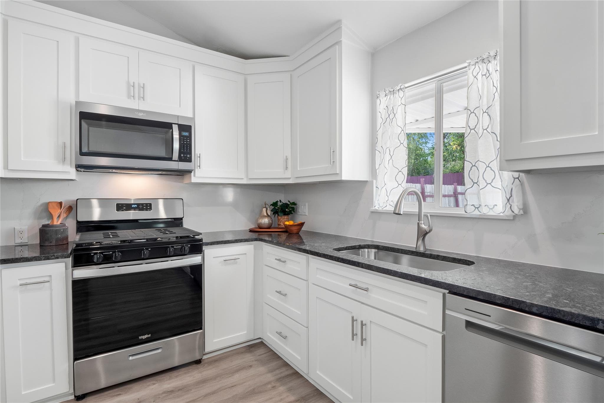 8007 Colony Loop Dr