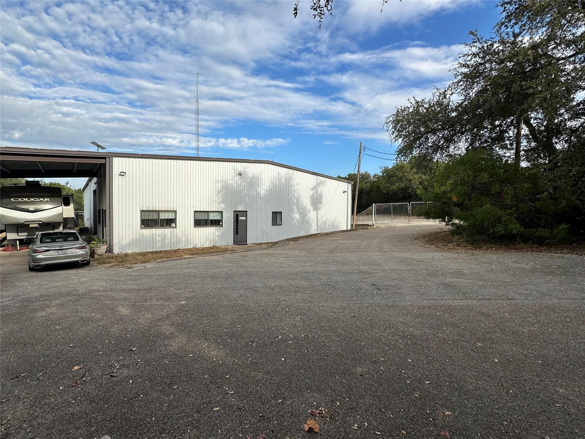 8862 W U S HY 290 Hwy W