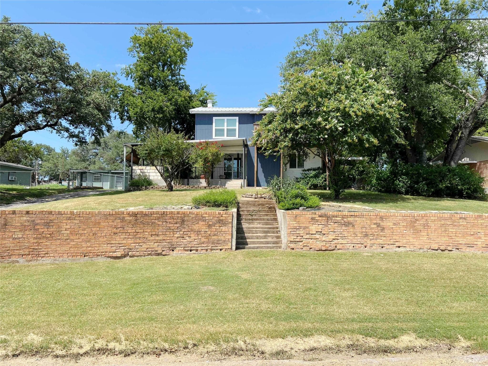 425 Woodland Point Rd
