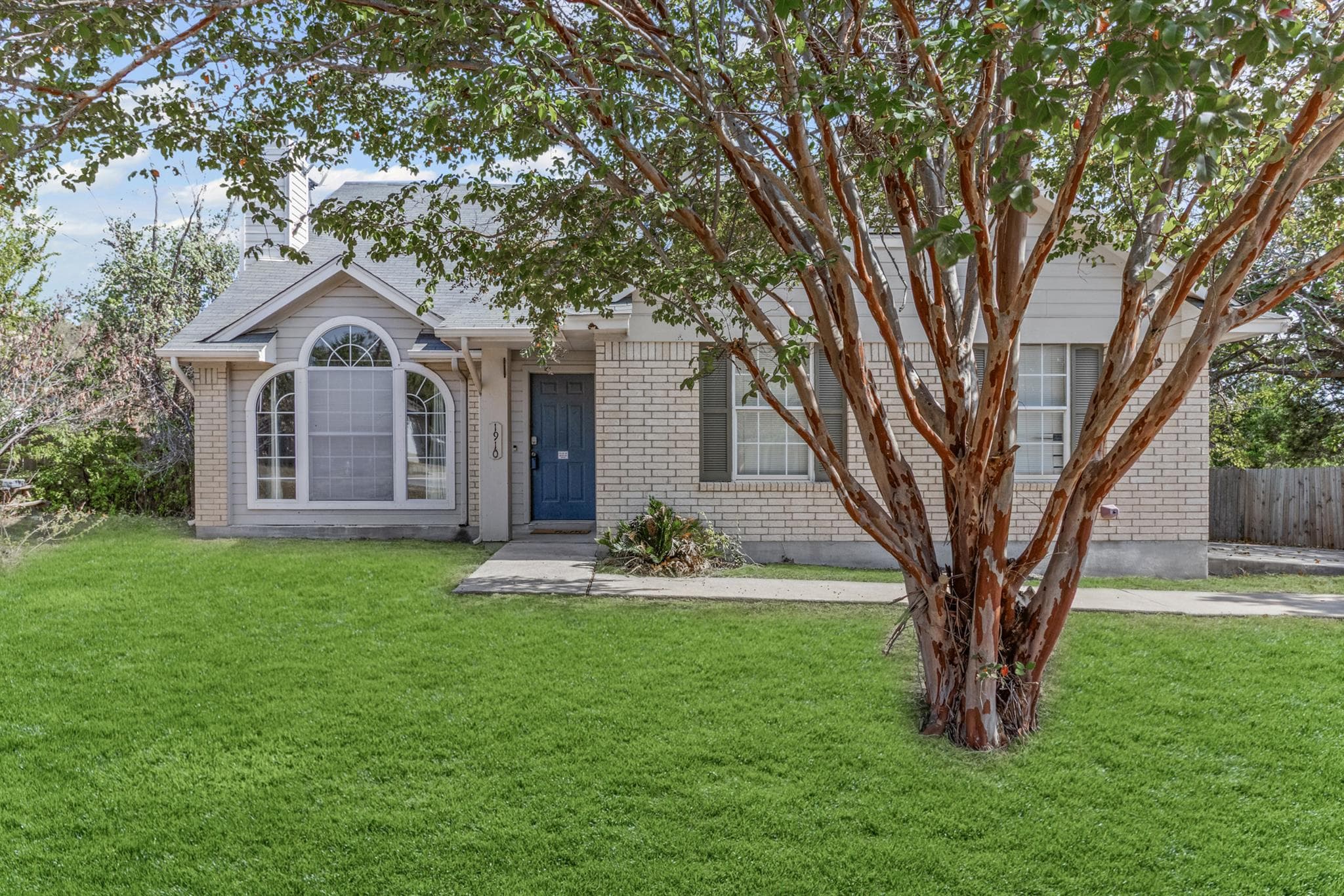1910 Ireland Dr