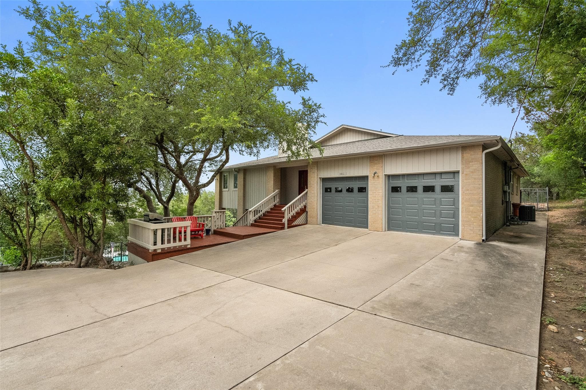 1011 Ridge Point Dr