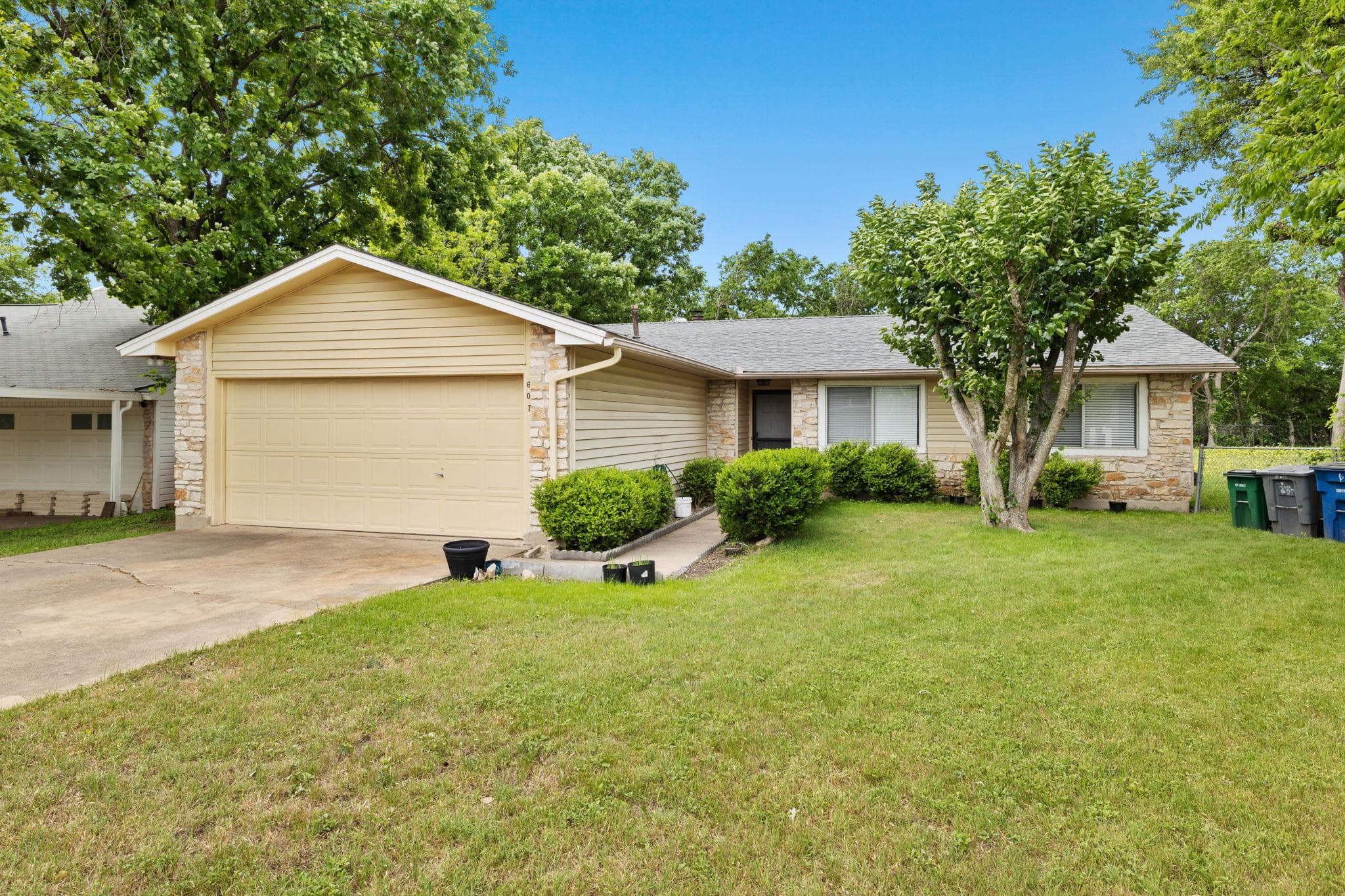 607 Elderberry Cv