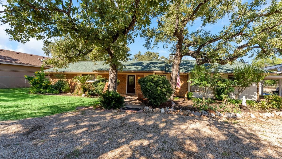105 Agarita Dr