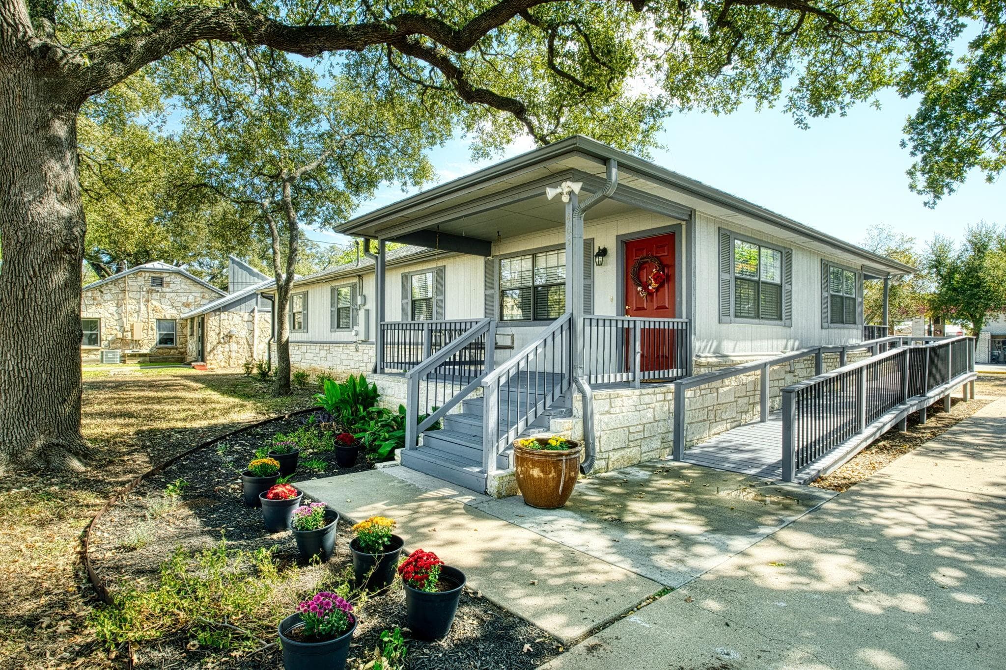 403 W Anderson Ave
