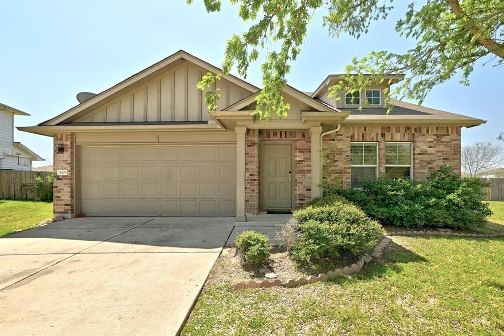 13205 Pine Needle St