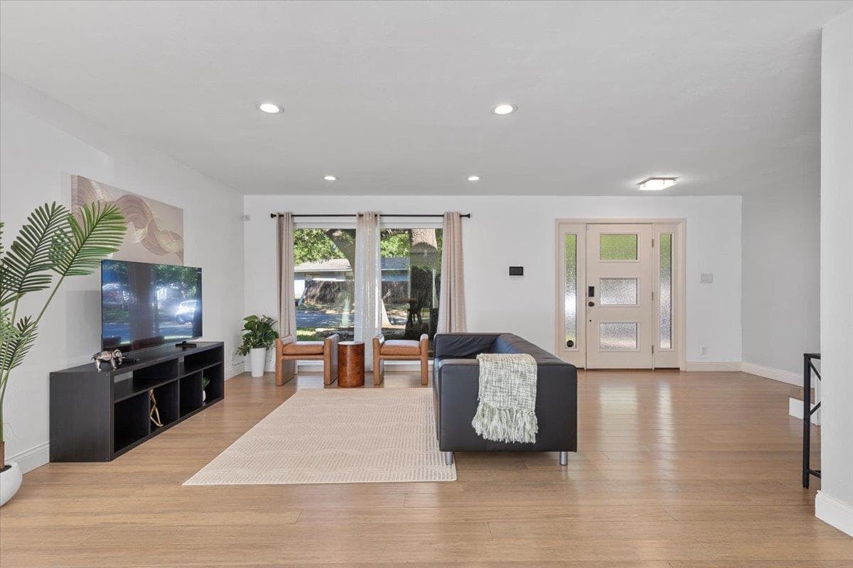 5313 Harvest Ln