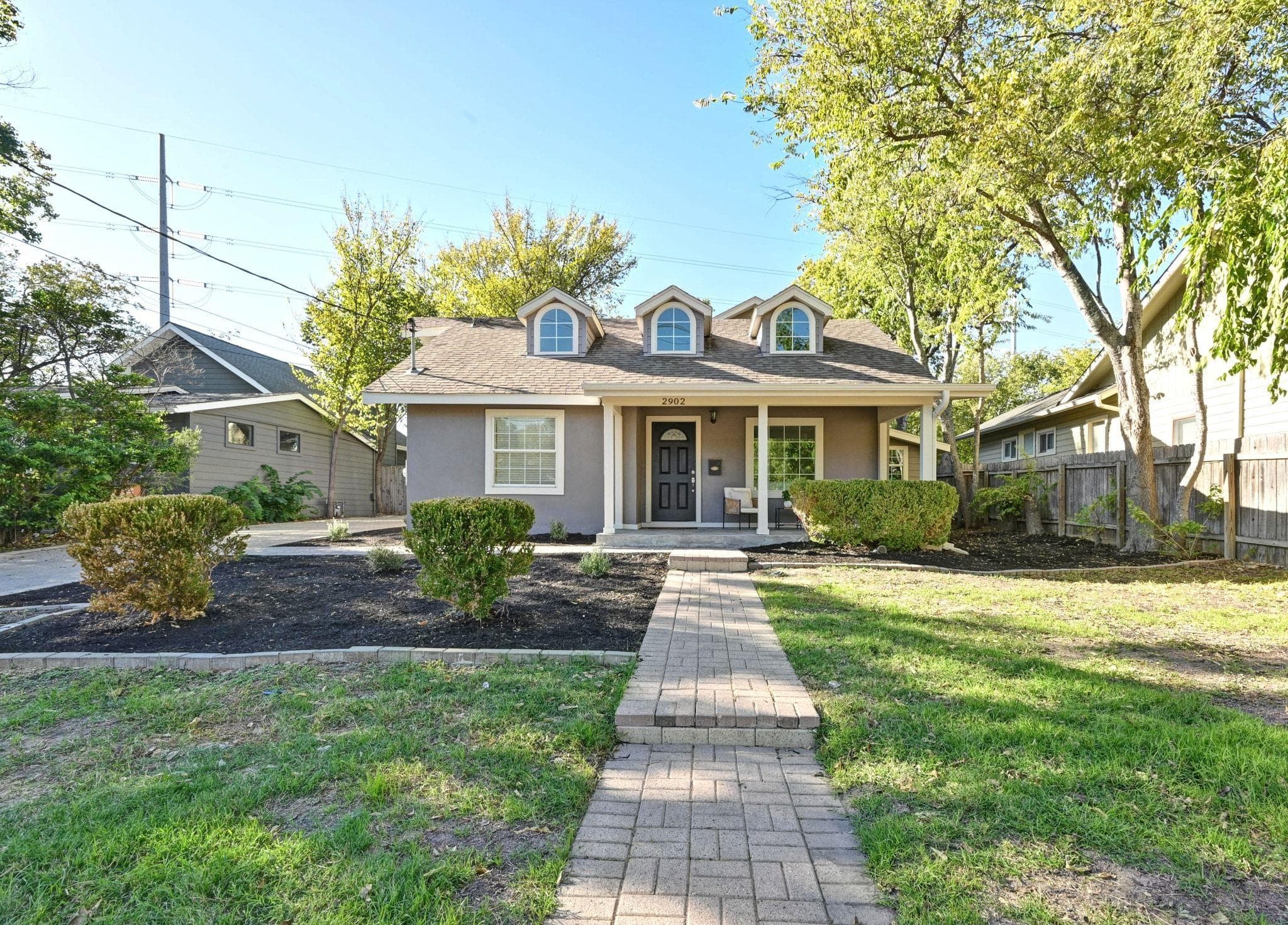 2902 Oakmont Blvd