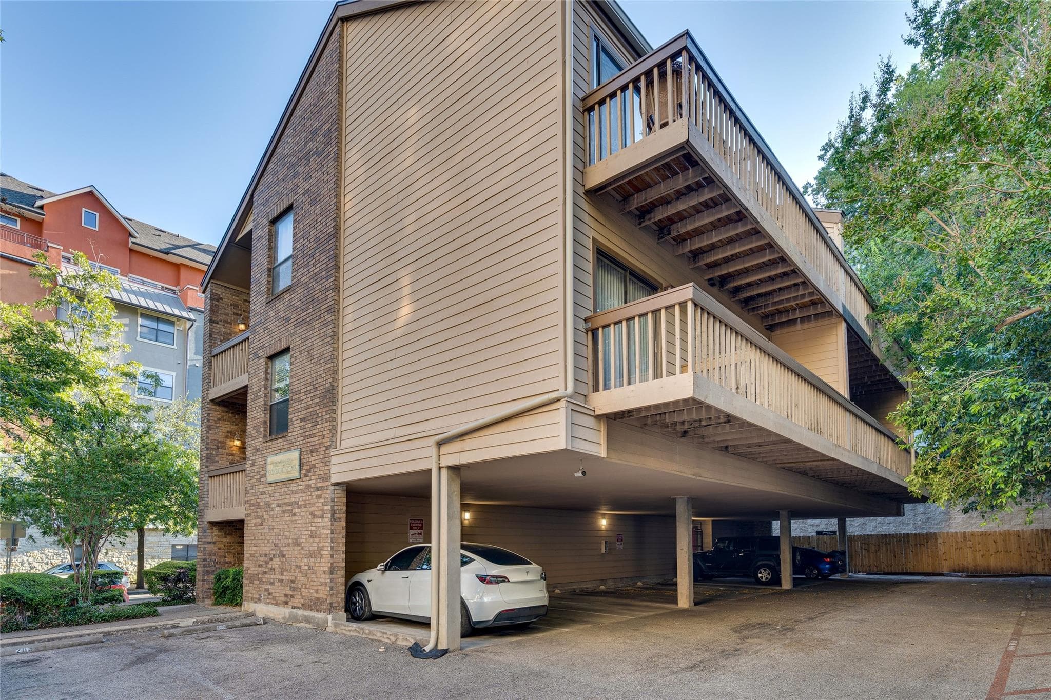 2210 Pearl St #203