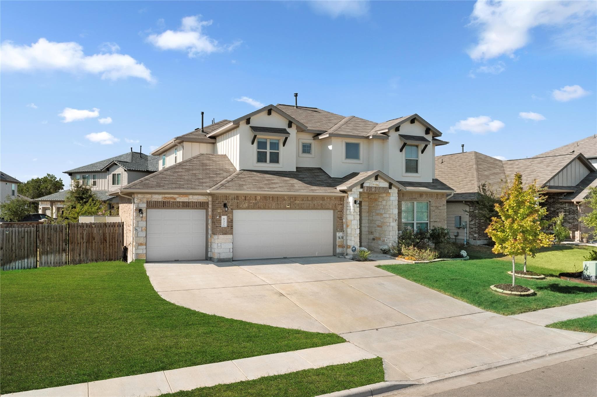 932 Medina Way