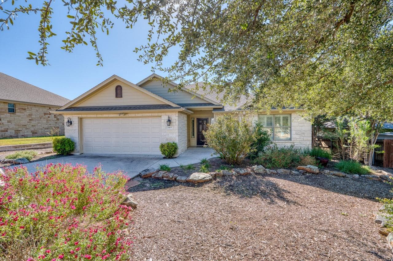 1403 Adam Ave
