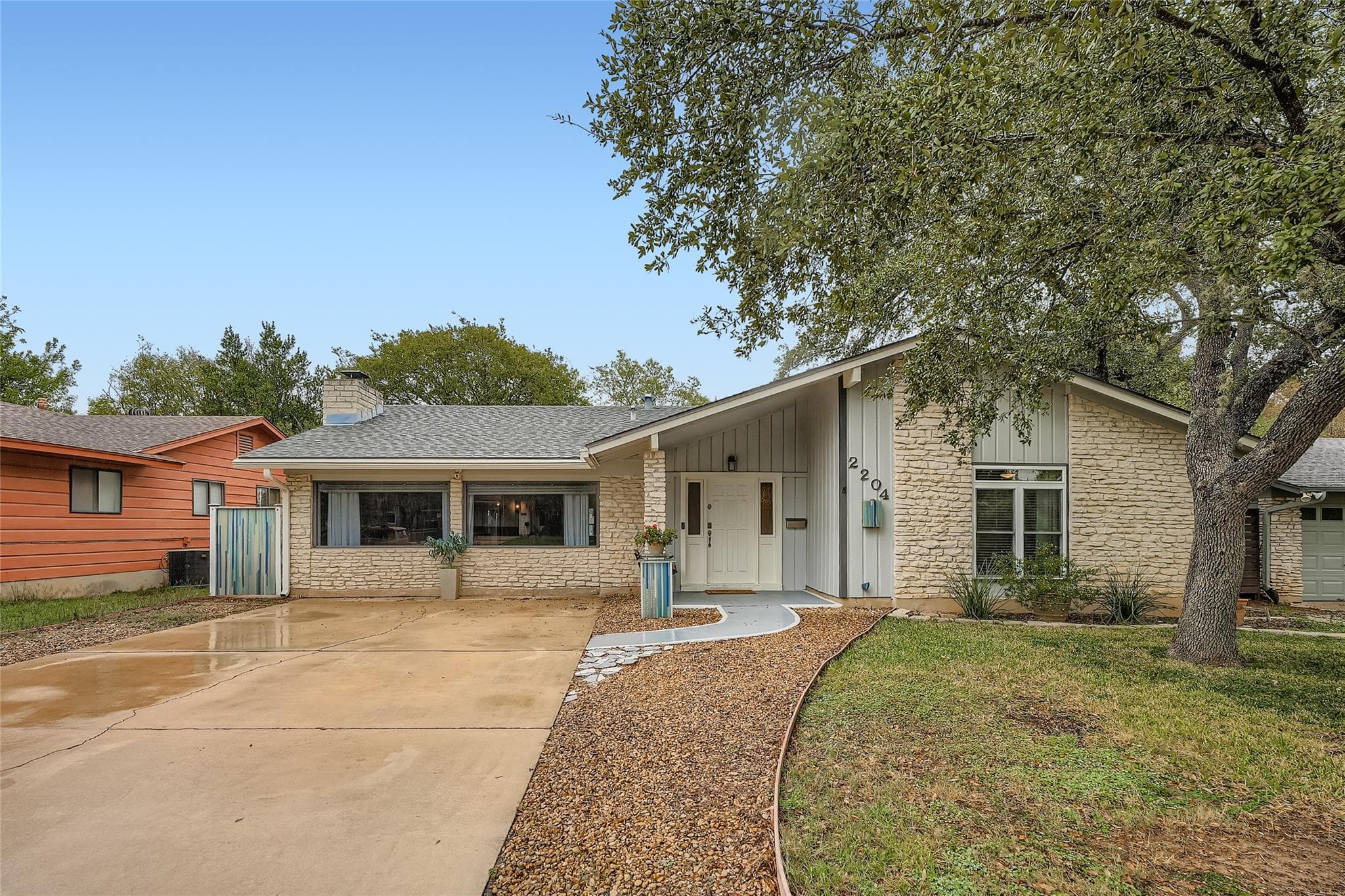 2204 Falcon Hill Dr