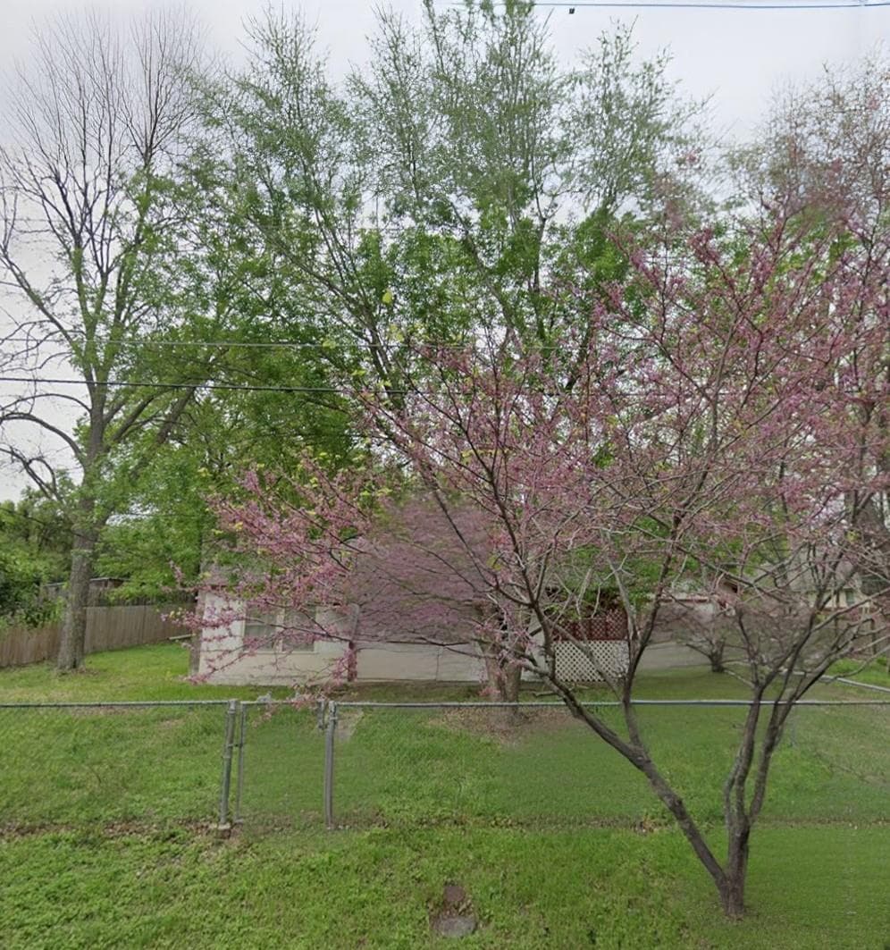 105 E Walnut Dr
