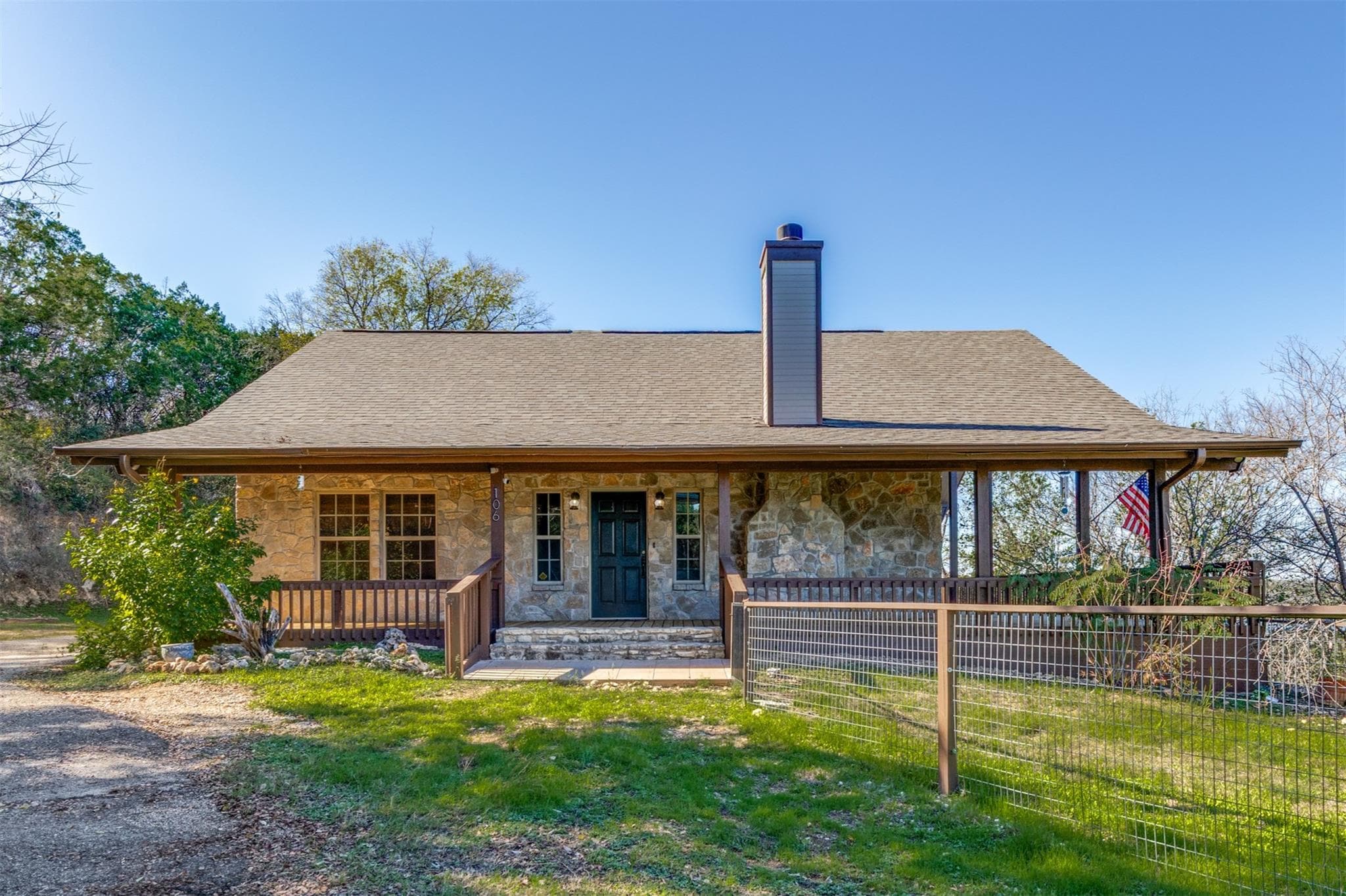 106 Redbud Dr