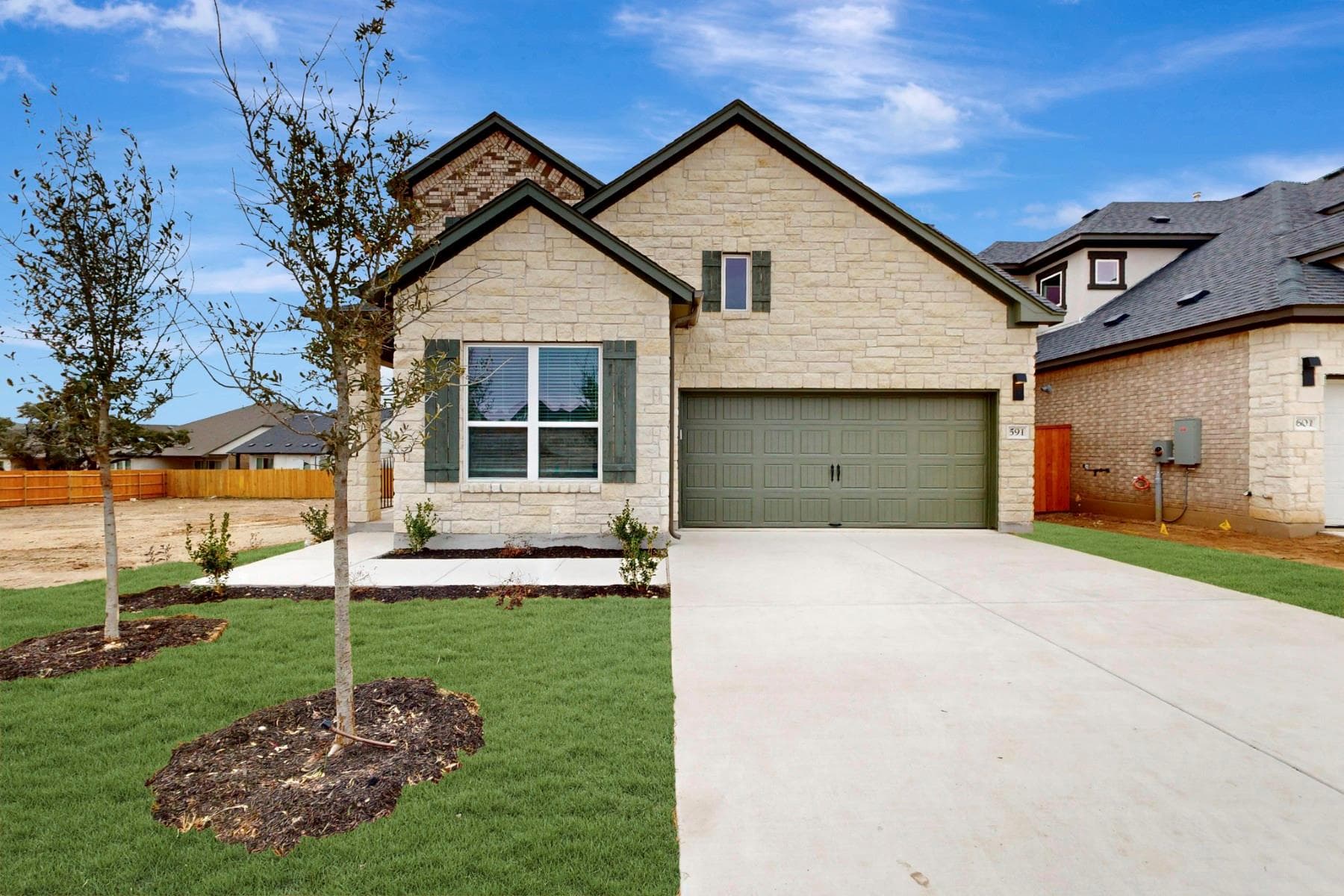 591 Darley Oaks Dr