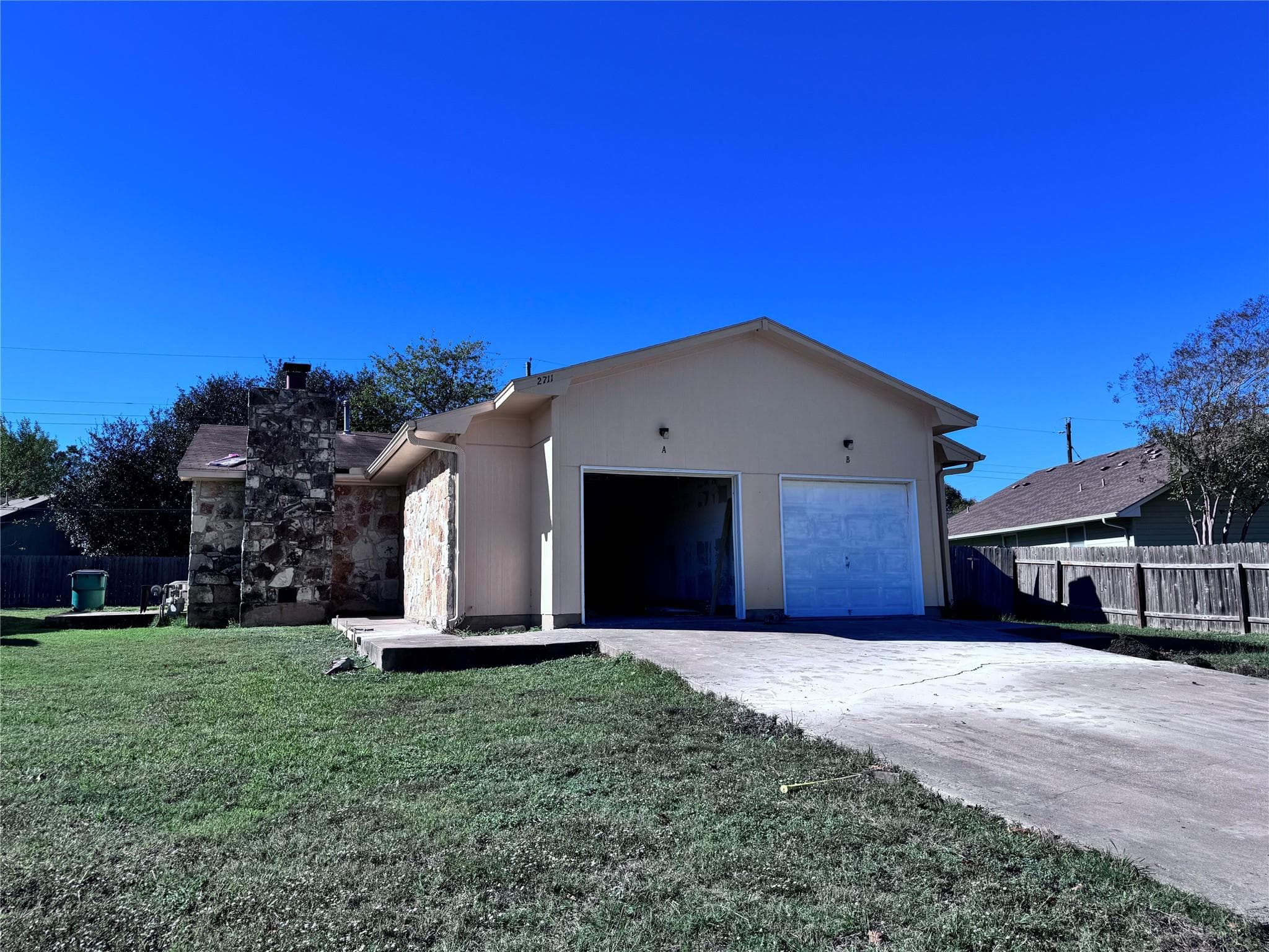 2711 Sunny Ln