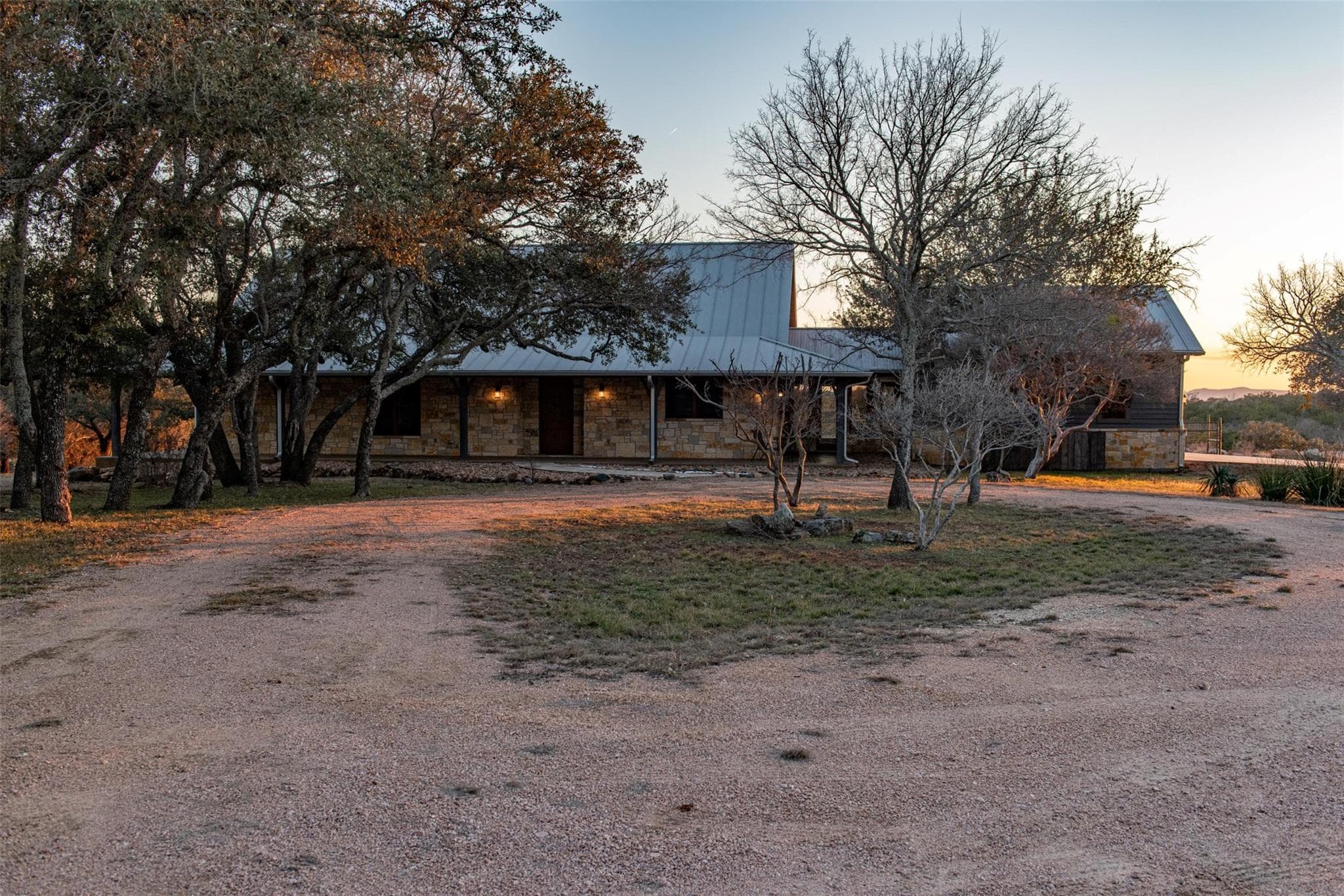 1250 Rocky Hollow Dr