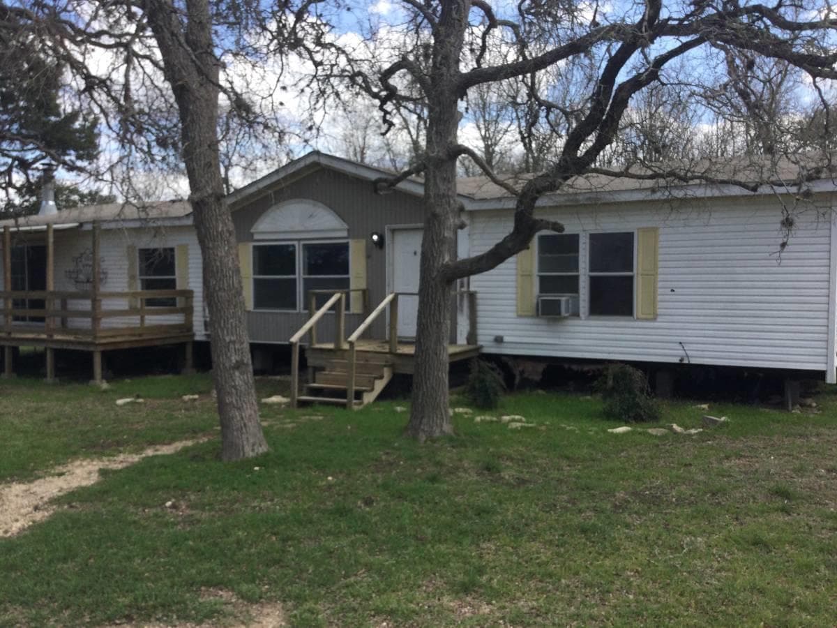 250 Rolling Oaks Dr