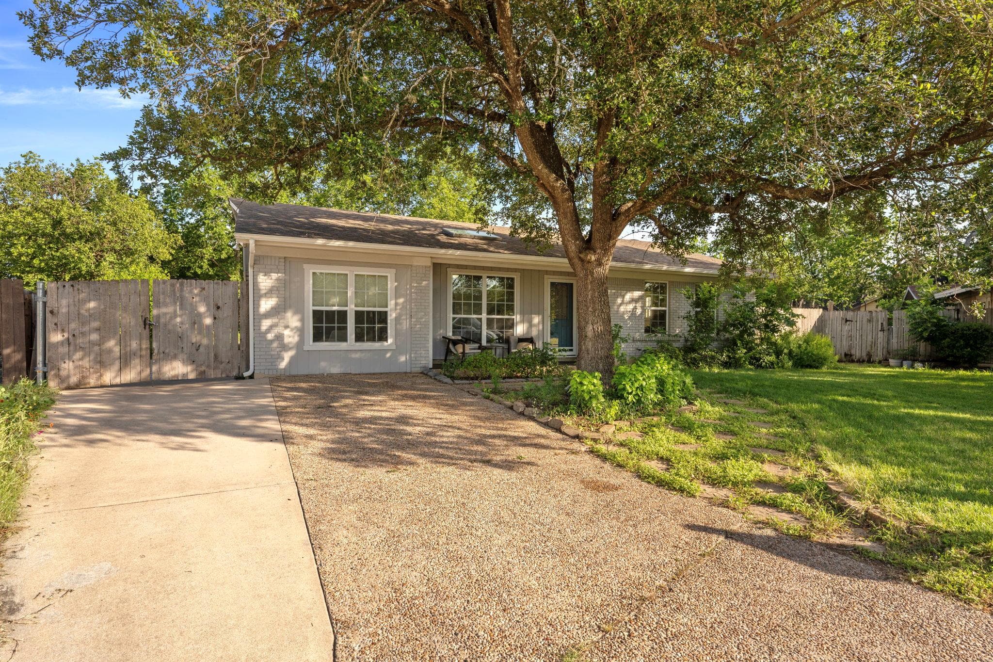 3811 Byron Dr