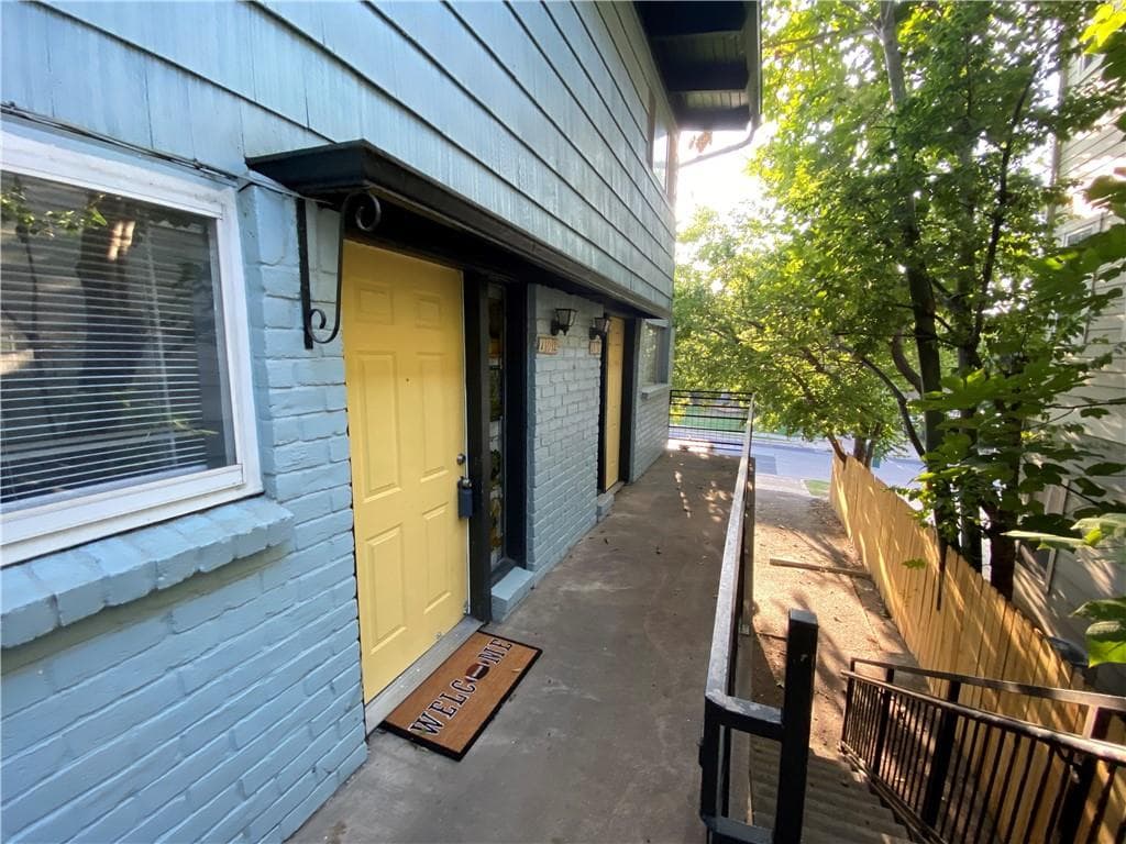 2413 Leon St #102