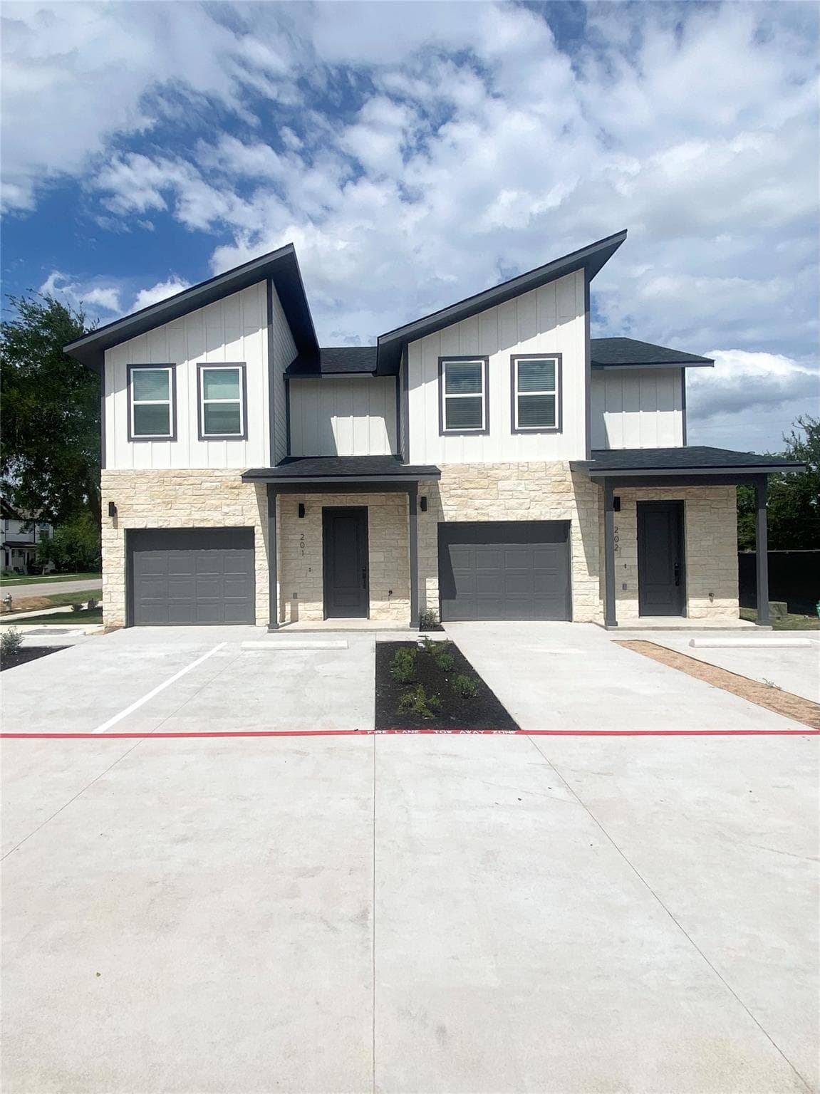 700 Horseshoe Dr #401