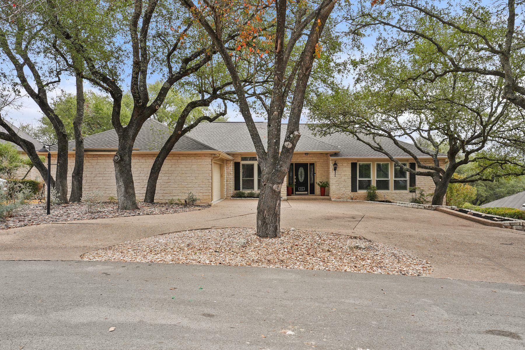 112 Spellbrook Ln