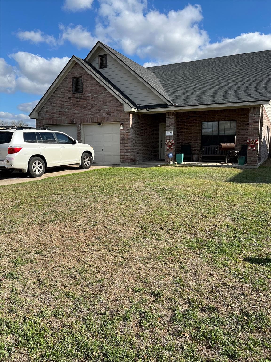 1393 Woodlands Dr
