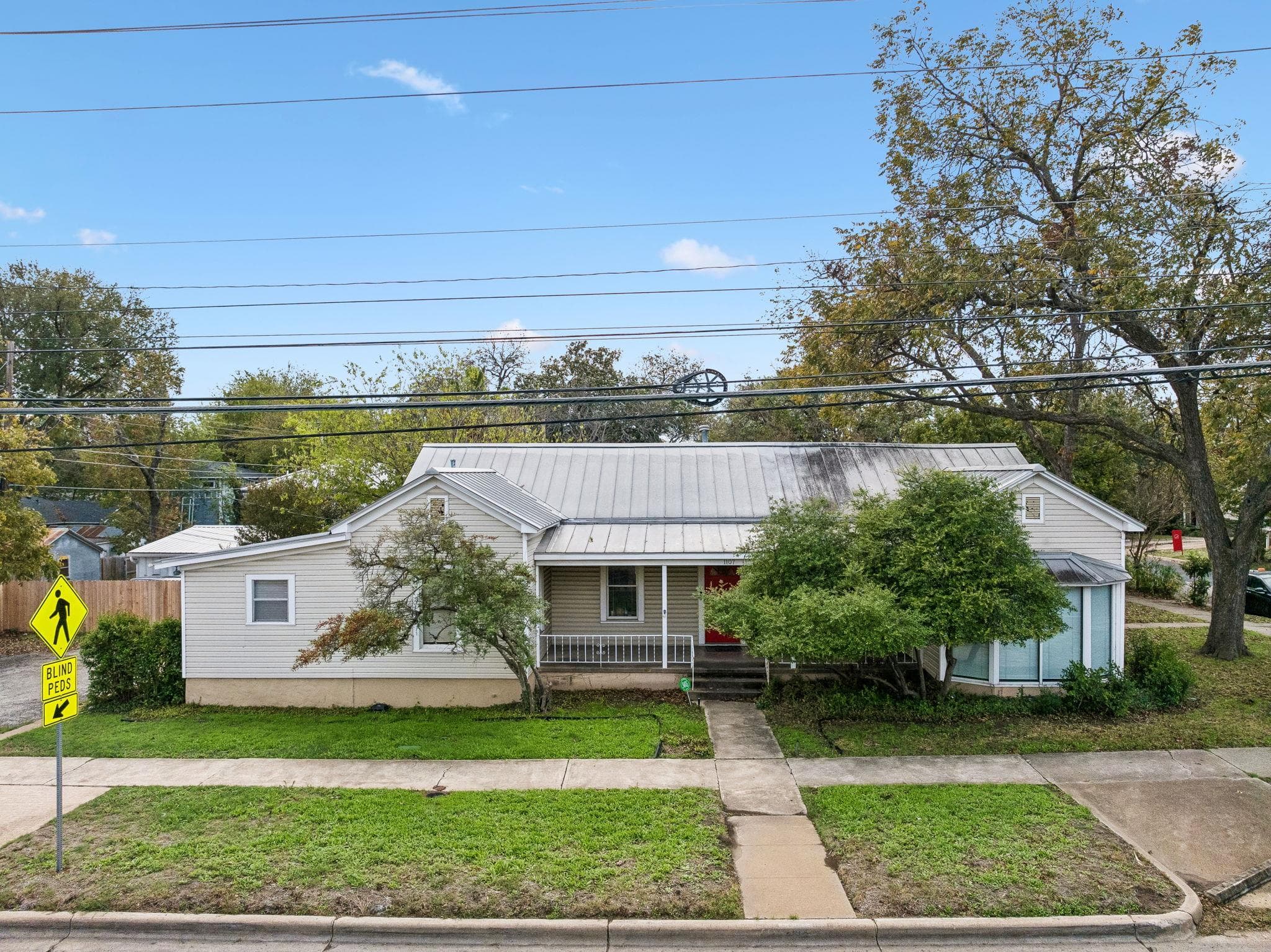 1107 W 45th St W