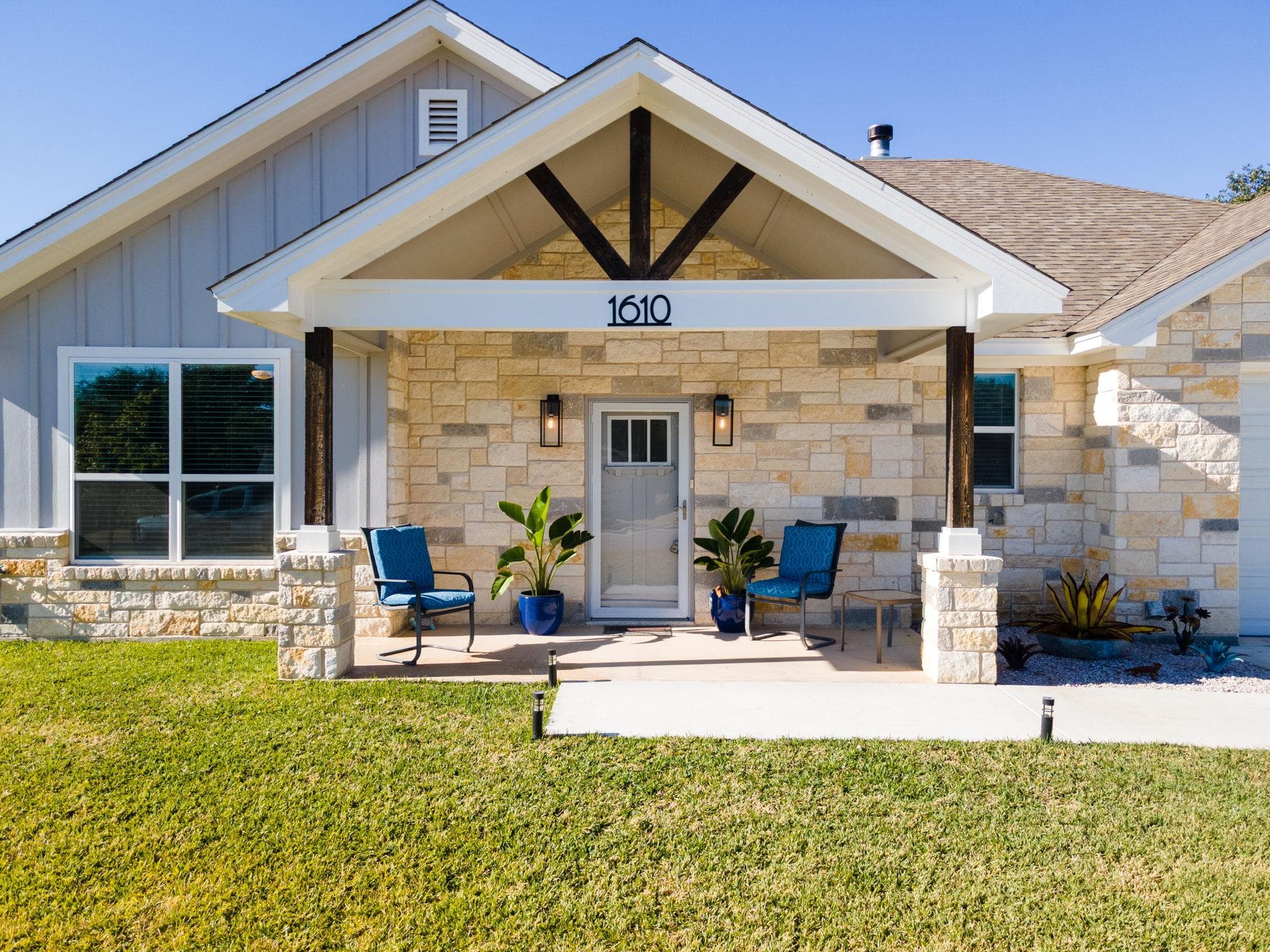 1610 Badger Ln