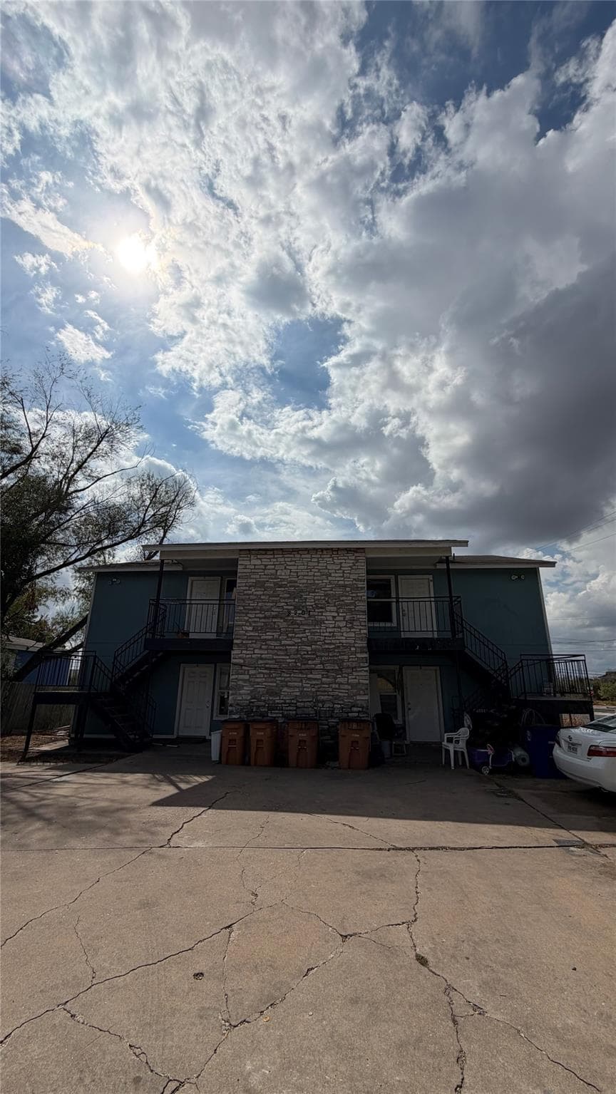 8201 Riverstone Dr