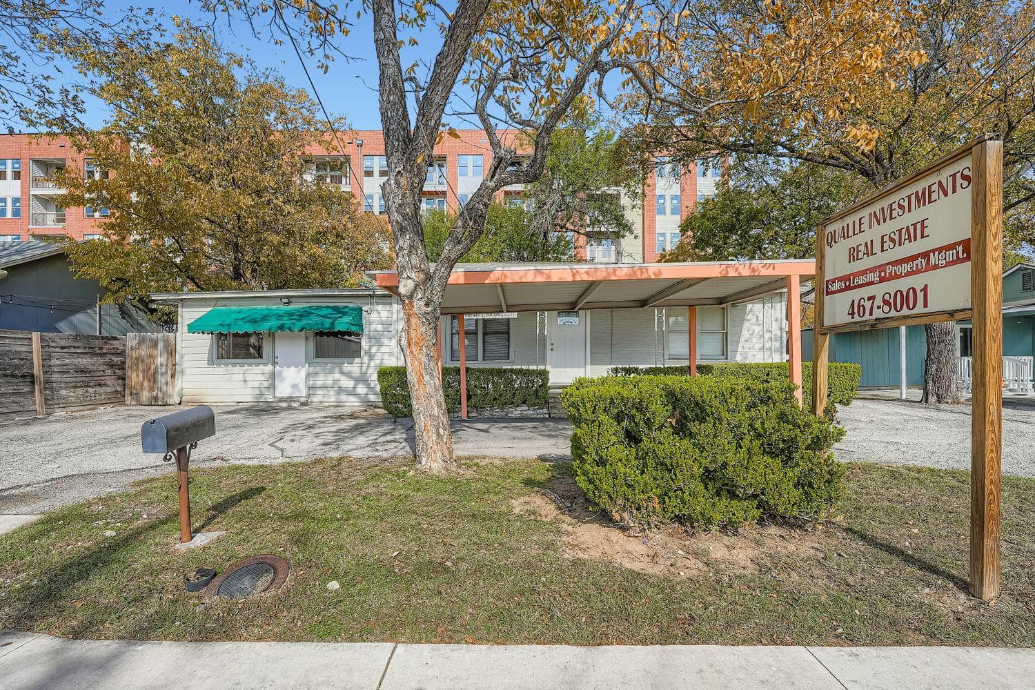 702 W St John's Ave #B