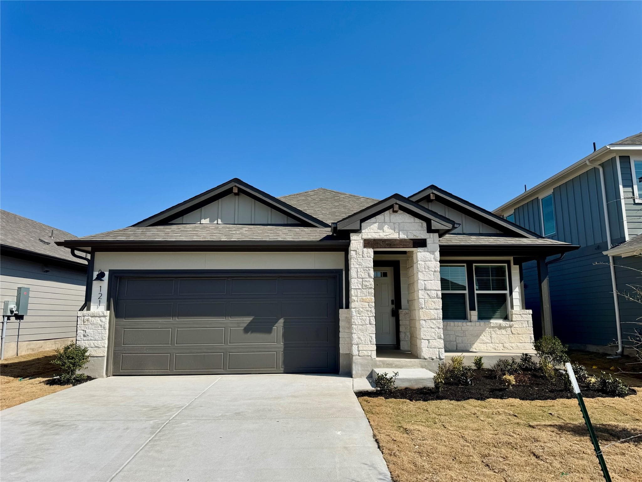 121 Holmby Dr