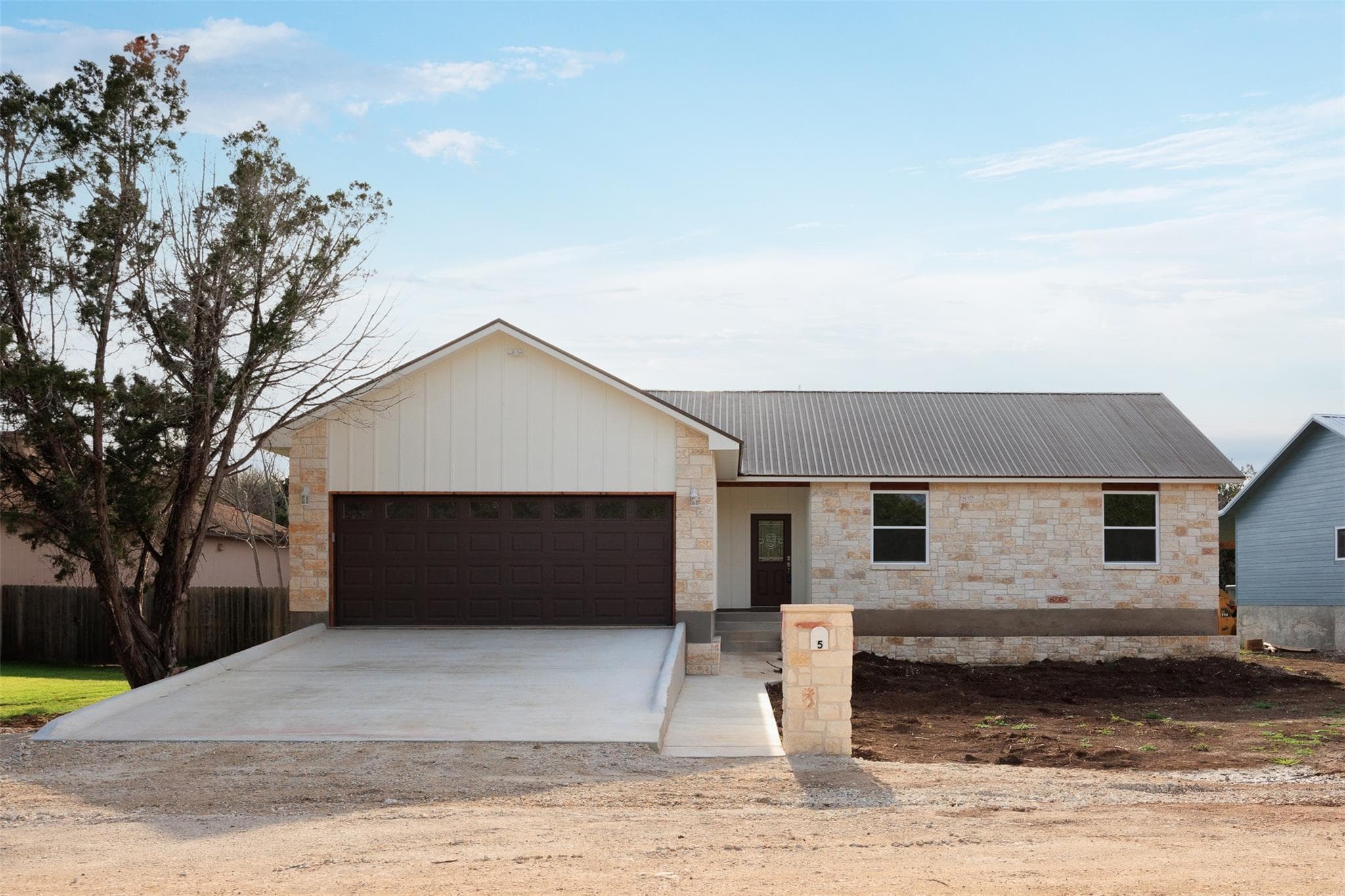5 Quiet Meadow Cir