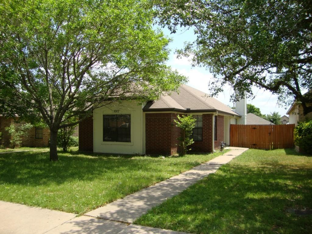 1007 Black Locust Dr