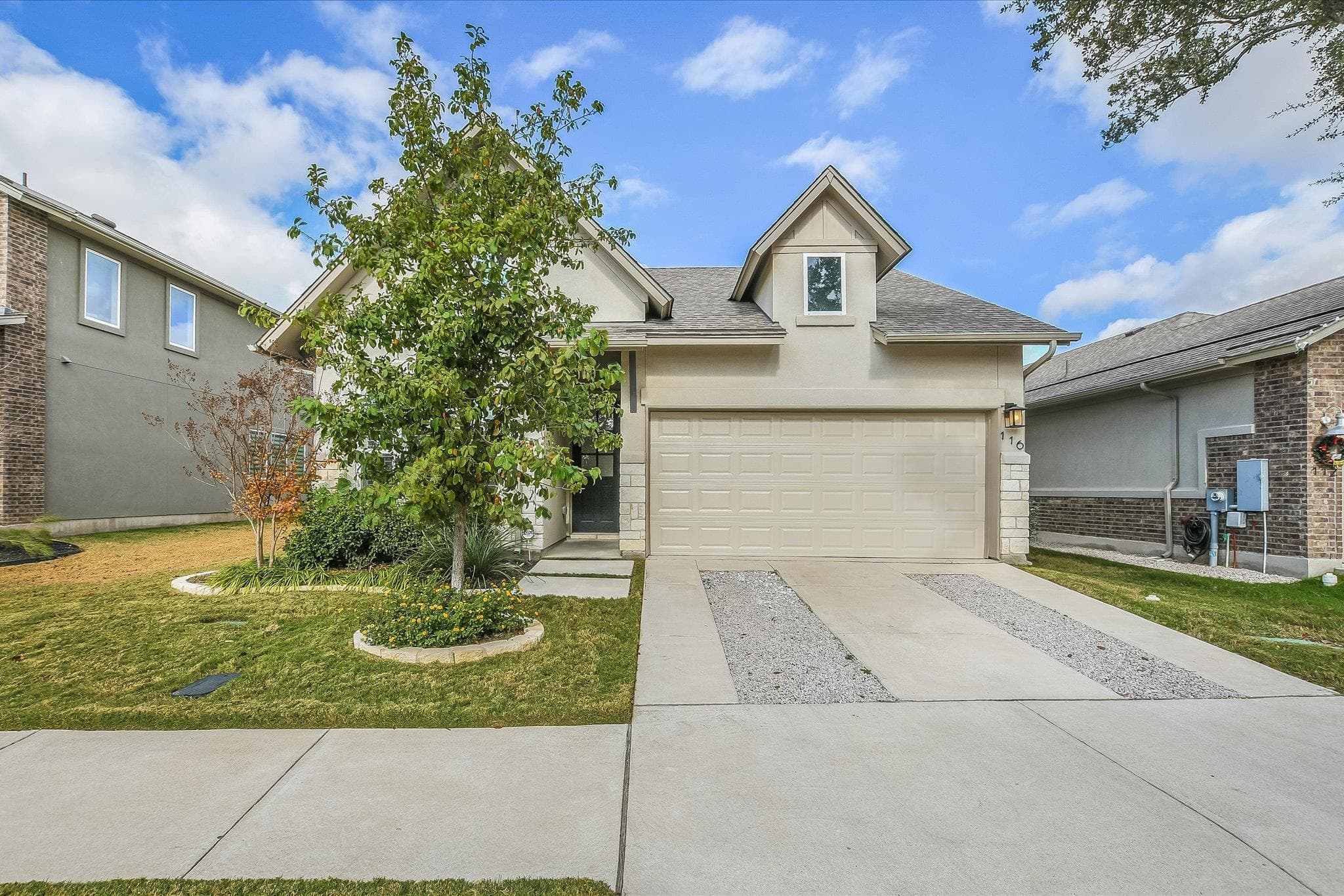 116 Monterey Oak Trl