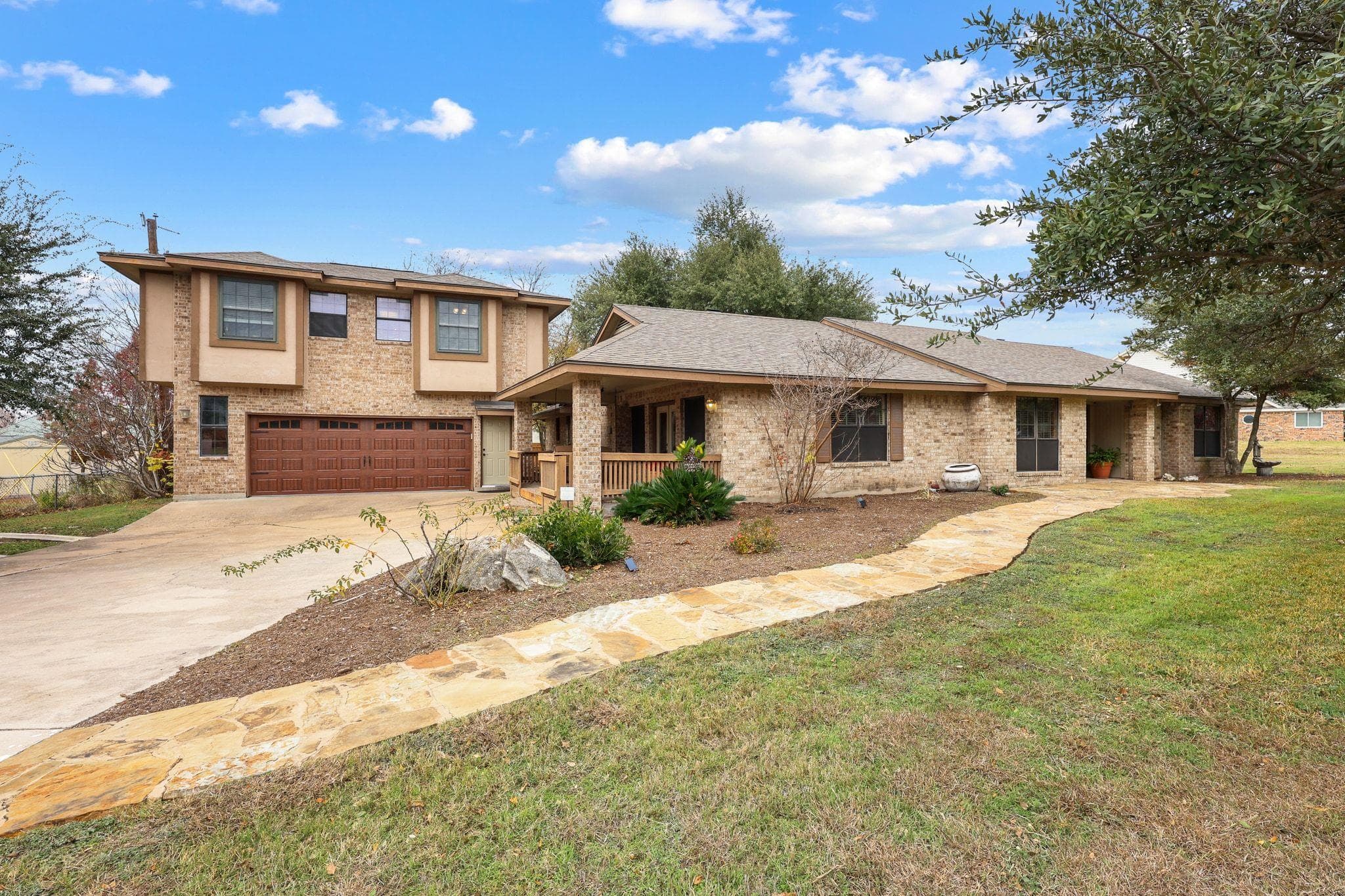 1346 Amistad Dr