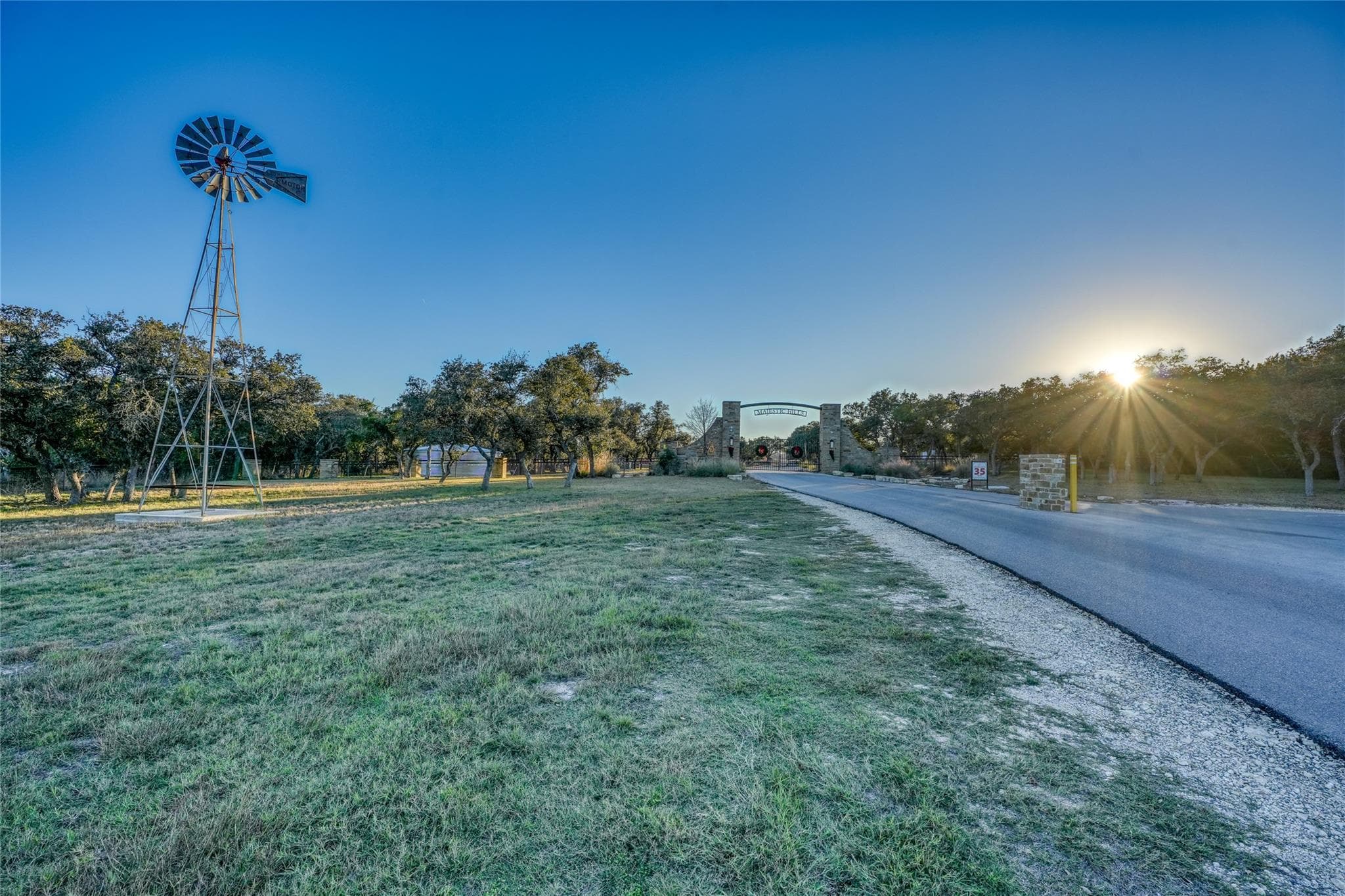 137 Falling Oak Dr Dr
