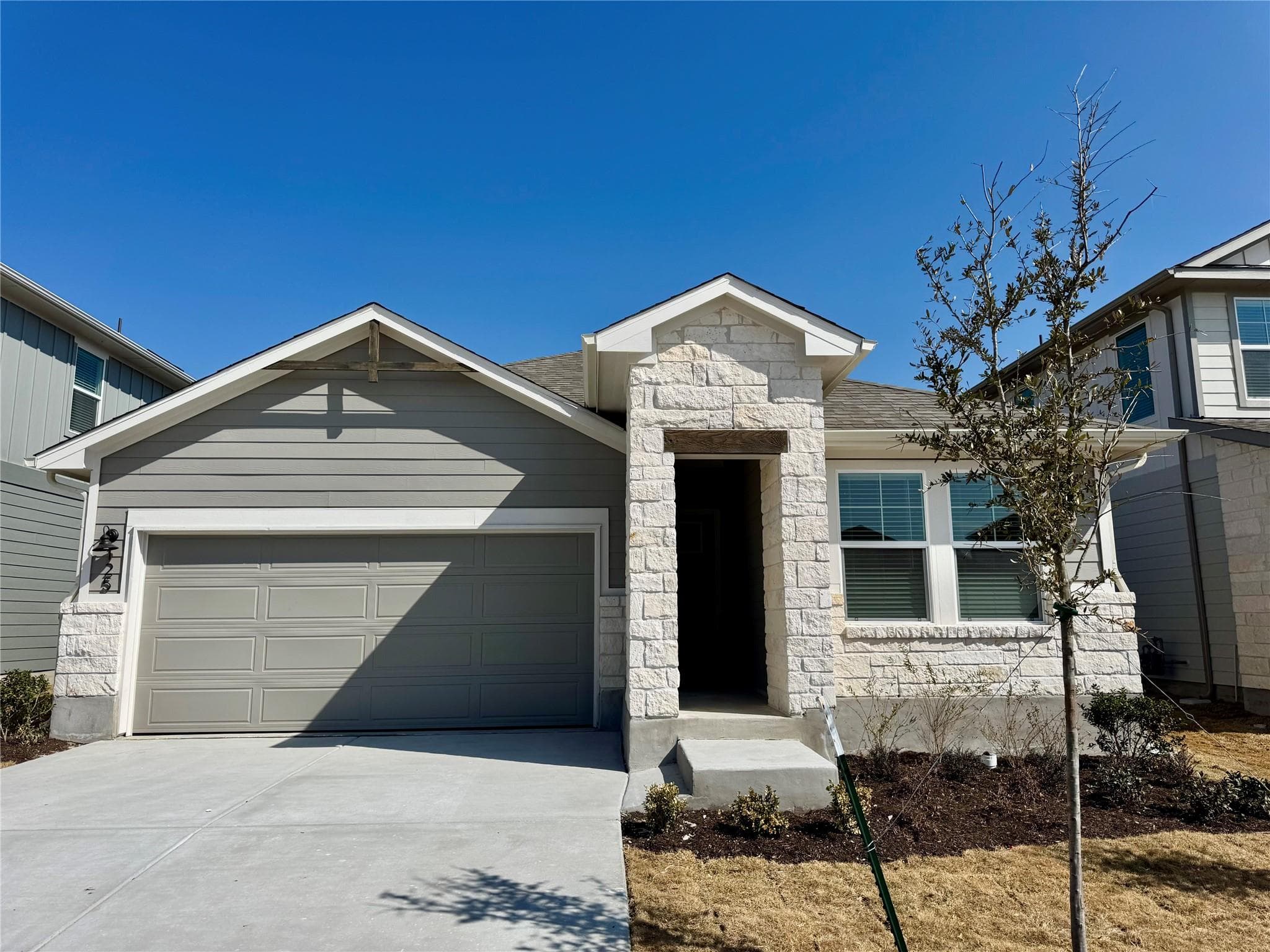 125 Holmby Dr