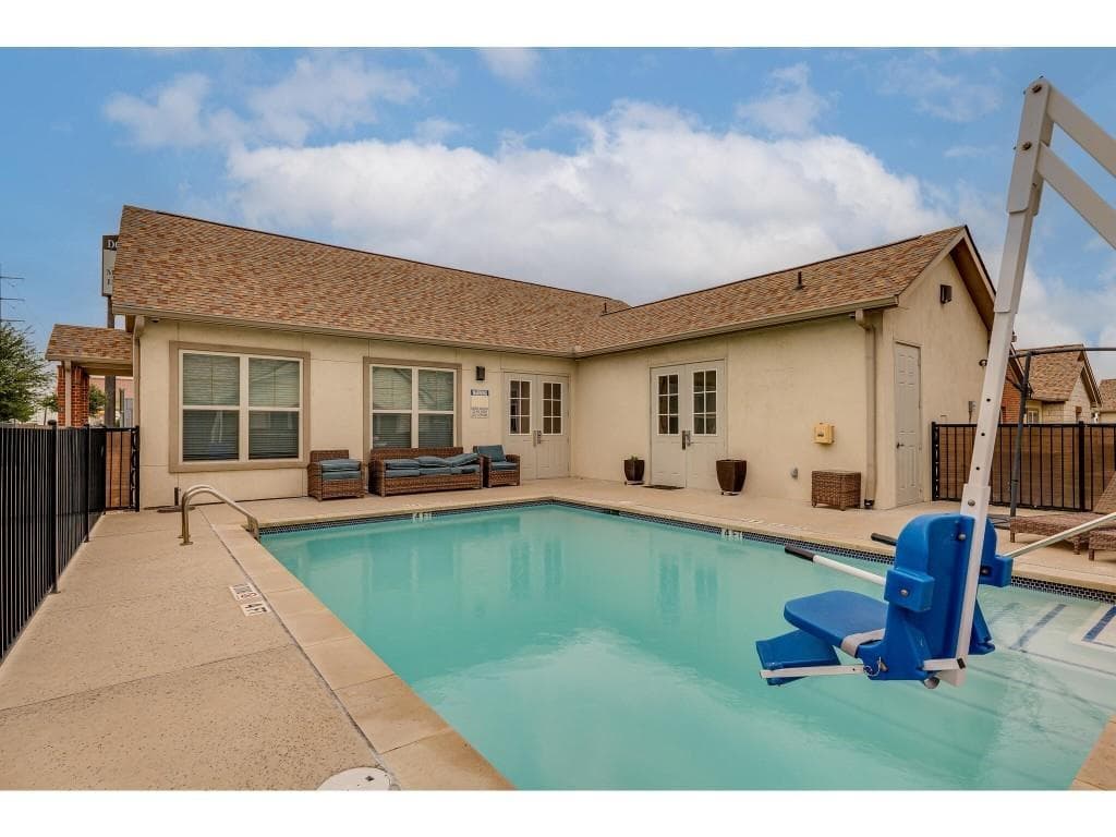 2400 Louis Henna Blvd #301