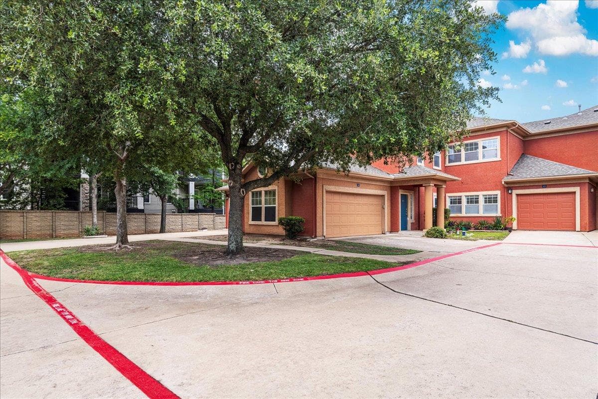 2900 S Lakeline Blvd #124