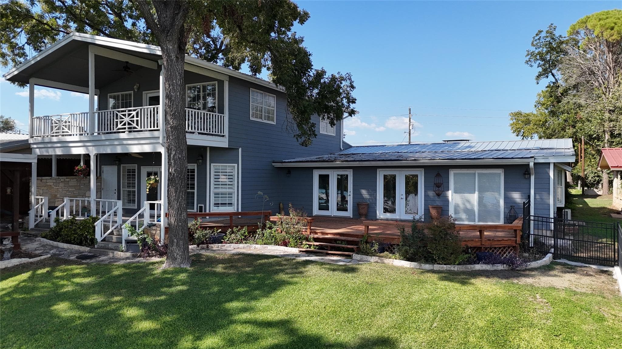 1912 Bluebonnet Ln
