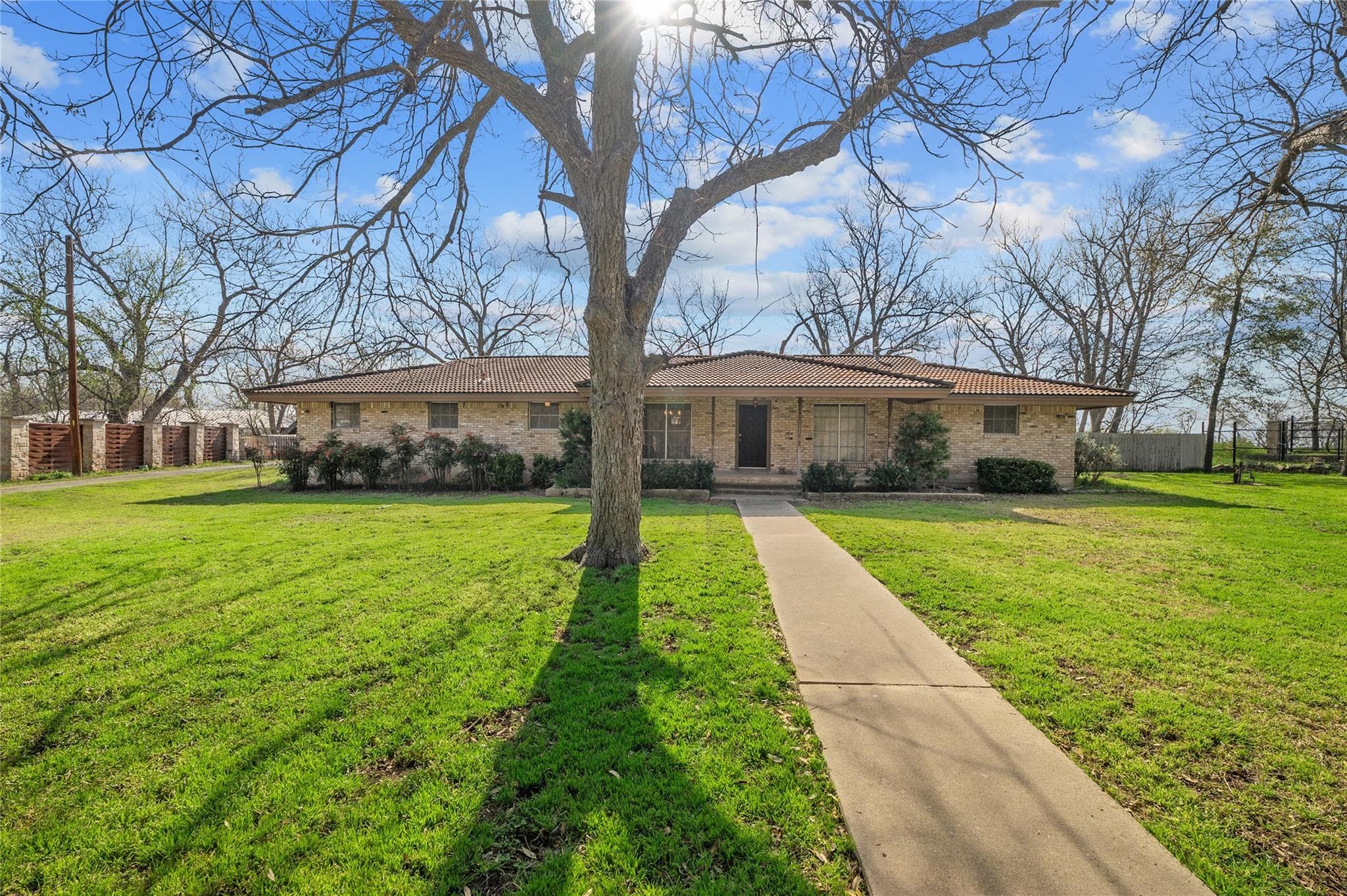 7705 Shelton Rd